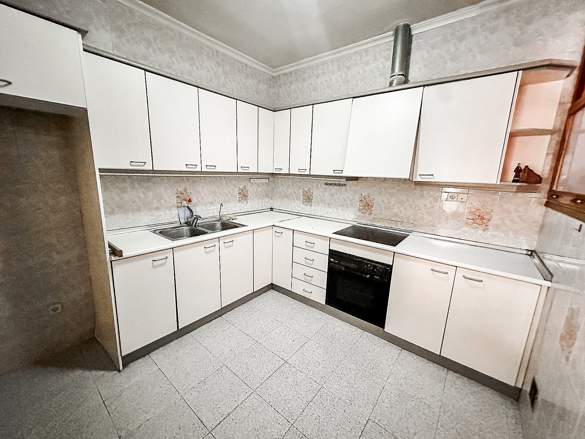 Resale - 3 Bedroom 2 Bathroom Townhouse in Pinoso -  - Alicante