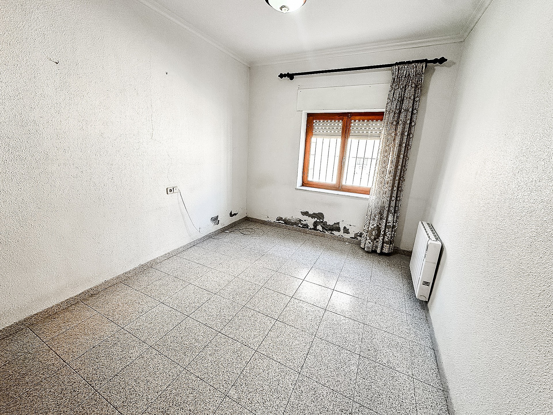 Resale - 3 Bedroom 2 Bathroom Townhouse in Pinoso -  - Alicante