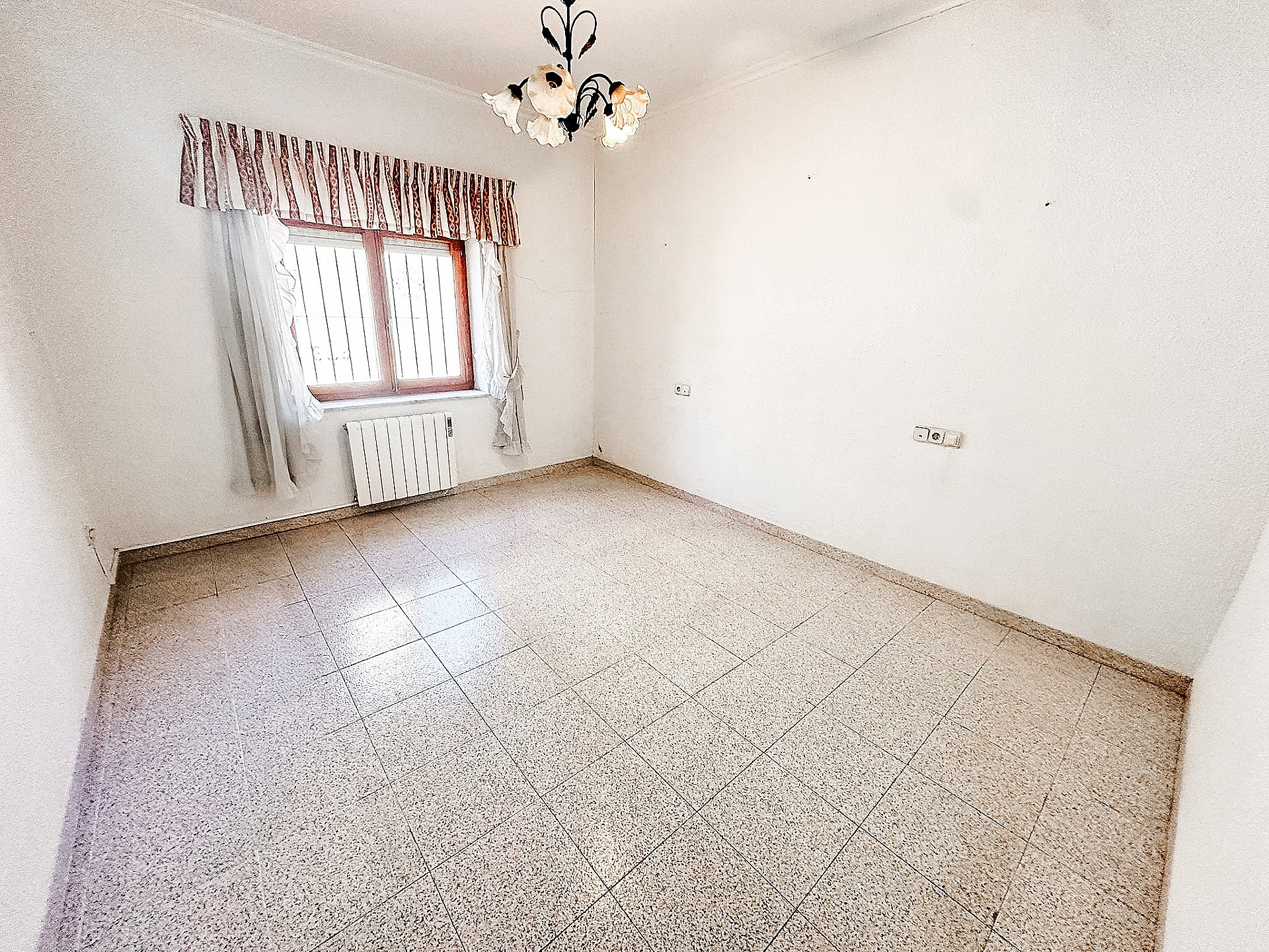 Resale - 3 Bedroom 2 Bathroom Townhouse in Pinoso -  - Alicante