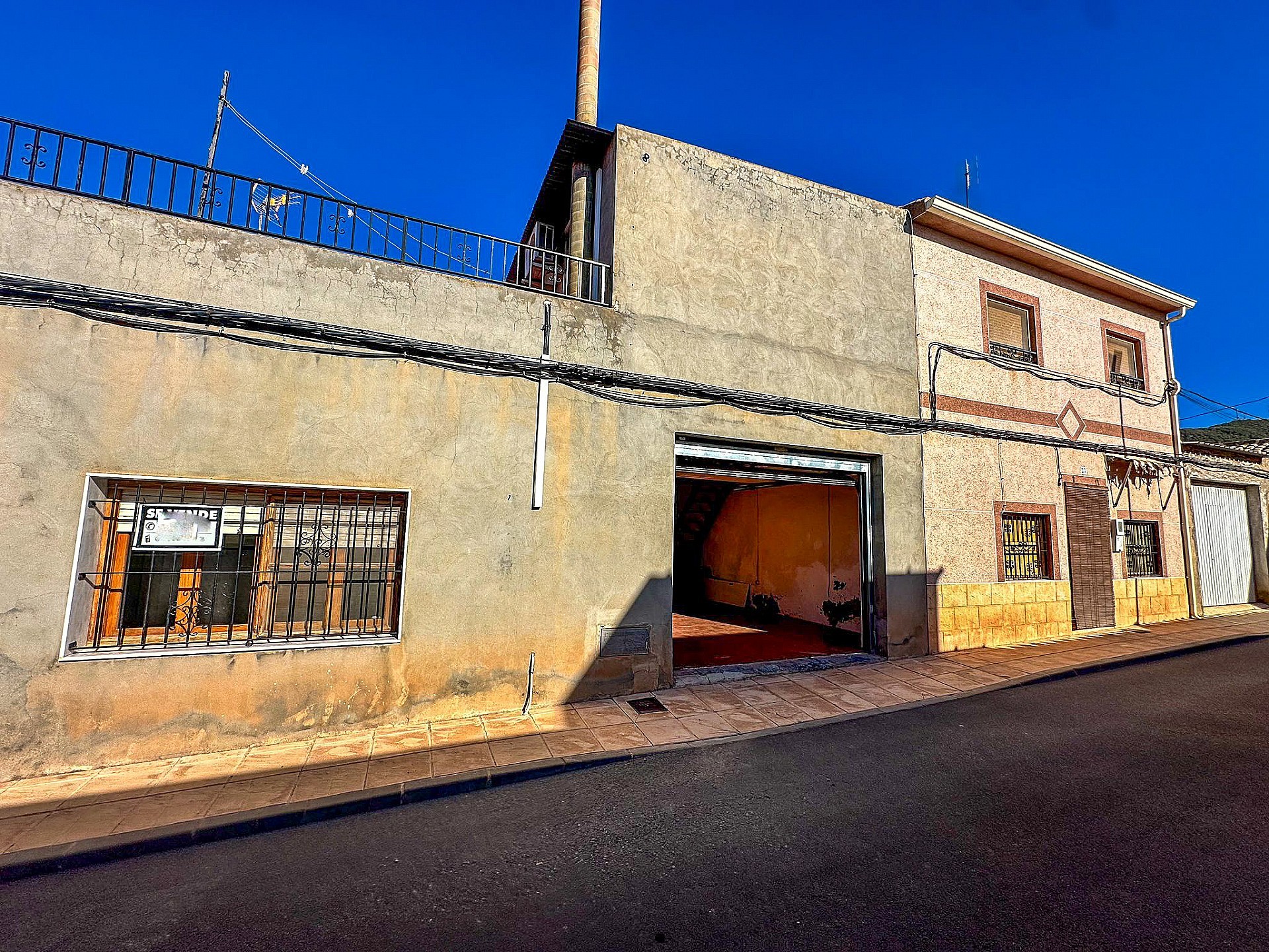 Resale - 3 Bedroom 2 Bathroom Townhouse in Pinoso -  - Alicante