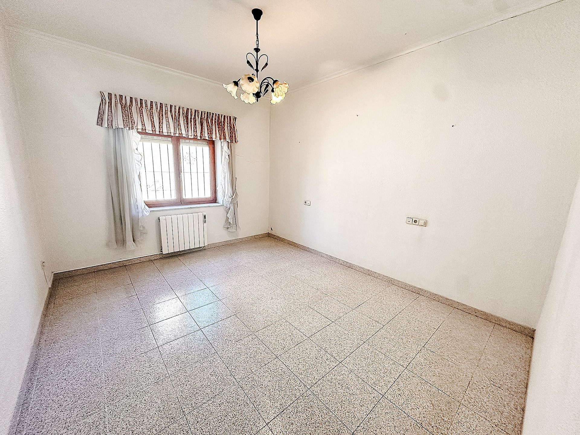 Resale - 3 Bedroom 2 Bathroom Townhouse in Pinoso -  - Alicante