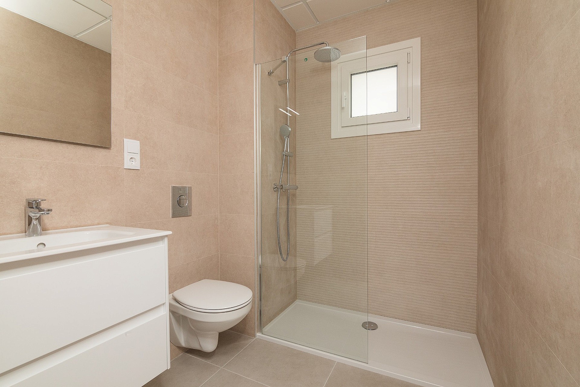 Resale - 3 Bedroom 2 Bathroom Villa in Polop -  - Alicante