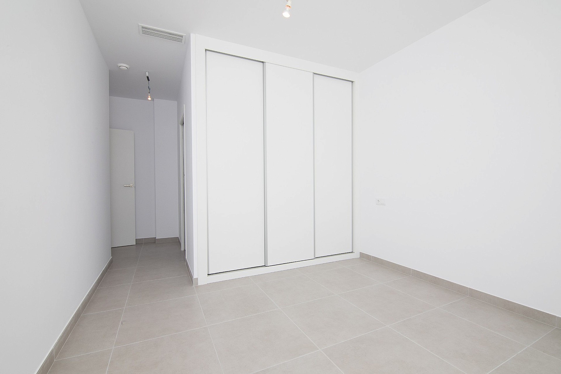 Resale - 3 Bedroom 2 Bathroom Villa in Polop -  - Alicante