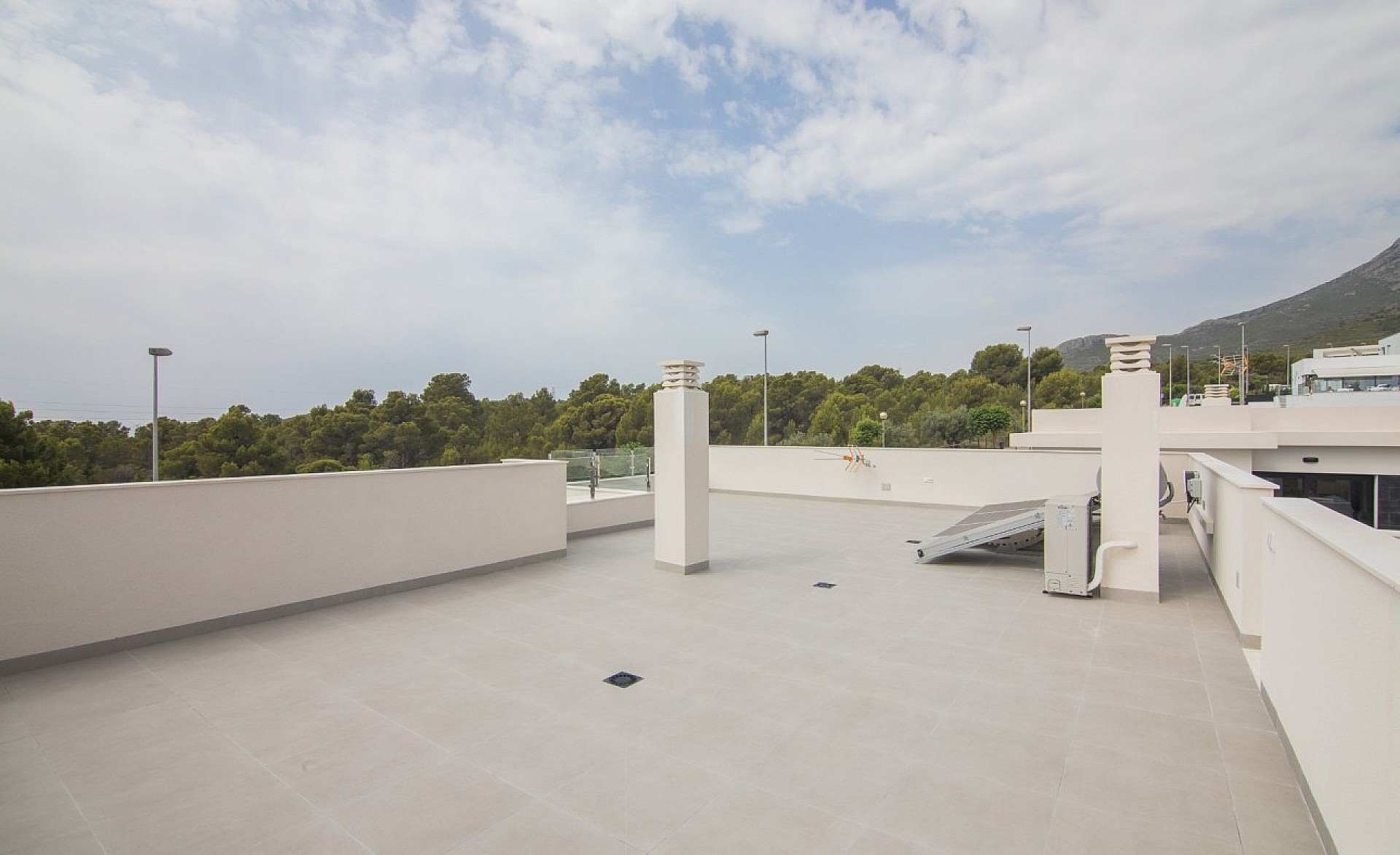 Resale - 3 Bedroom 2 Bathroom Villa in Polop -  - Alicante