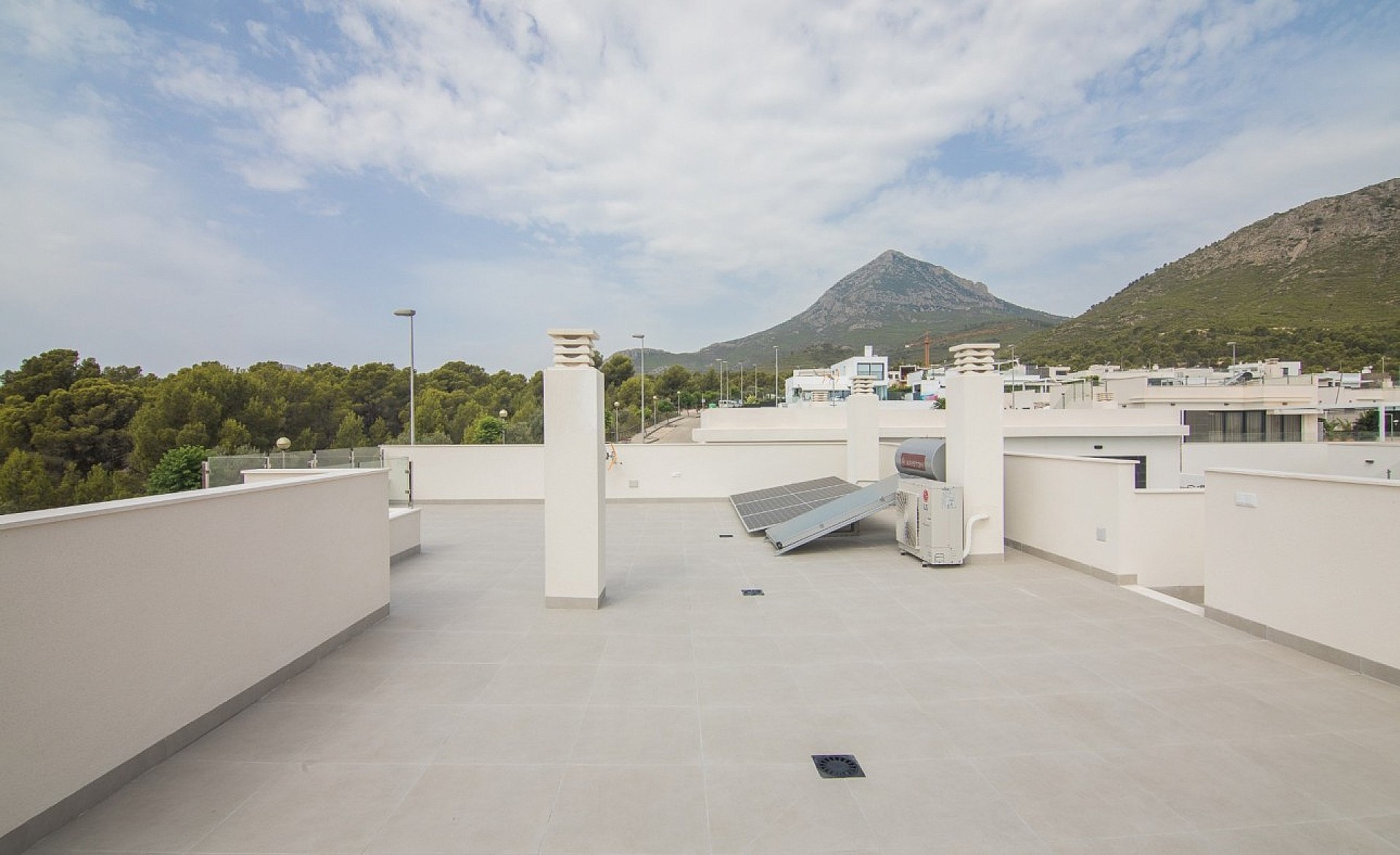 Resale - 3 Bedroom 2 Bathroom Villa in Polop -  - Alicante