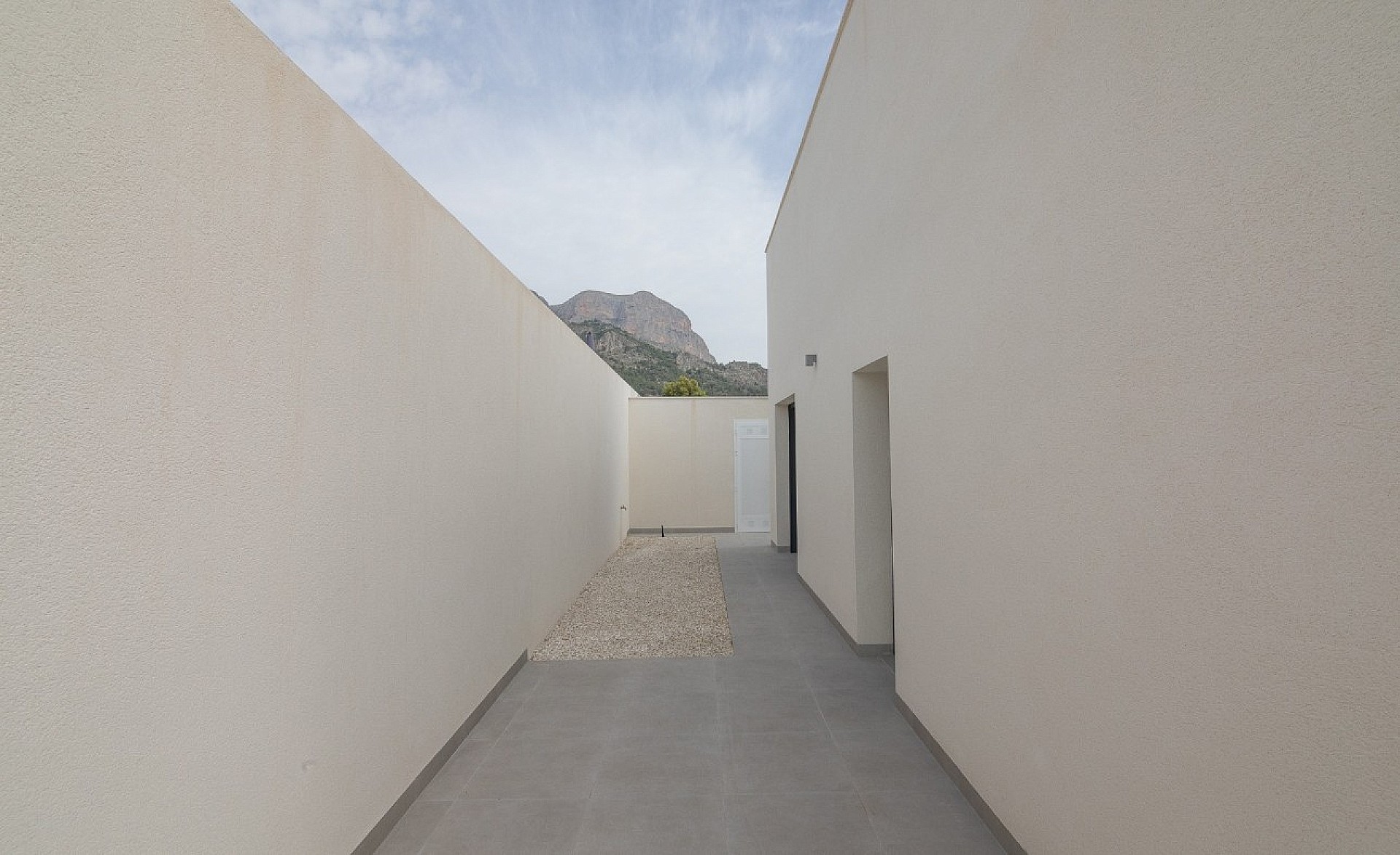 Resale - 3 Bedroom 2 Bathroom Villa in Polop -  - Alicante