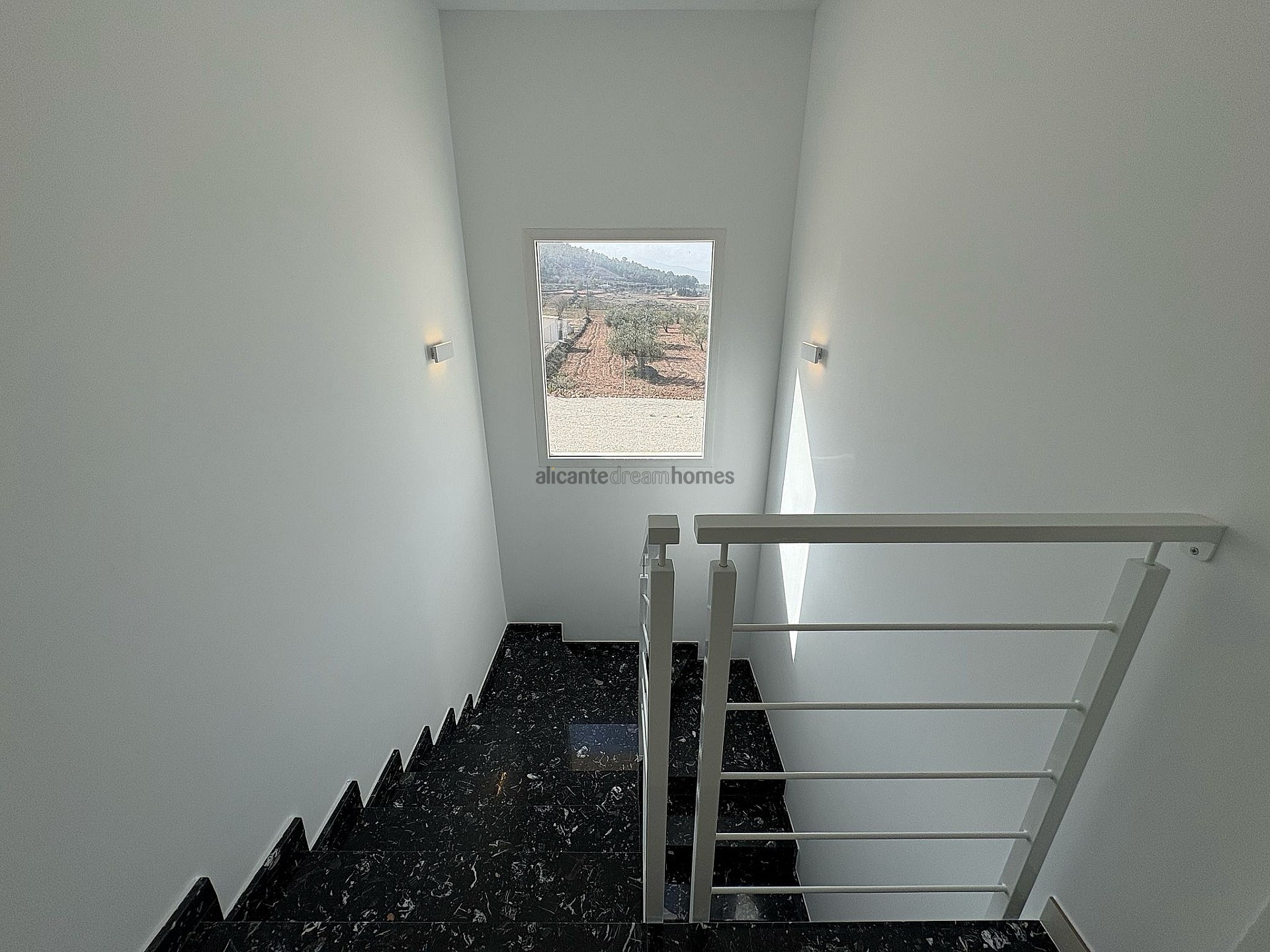 Resale - 4 Bedroom 3 Bathroom Villa in Pinoso - , Pinoso, Alicante, Spain - Alicante