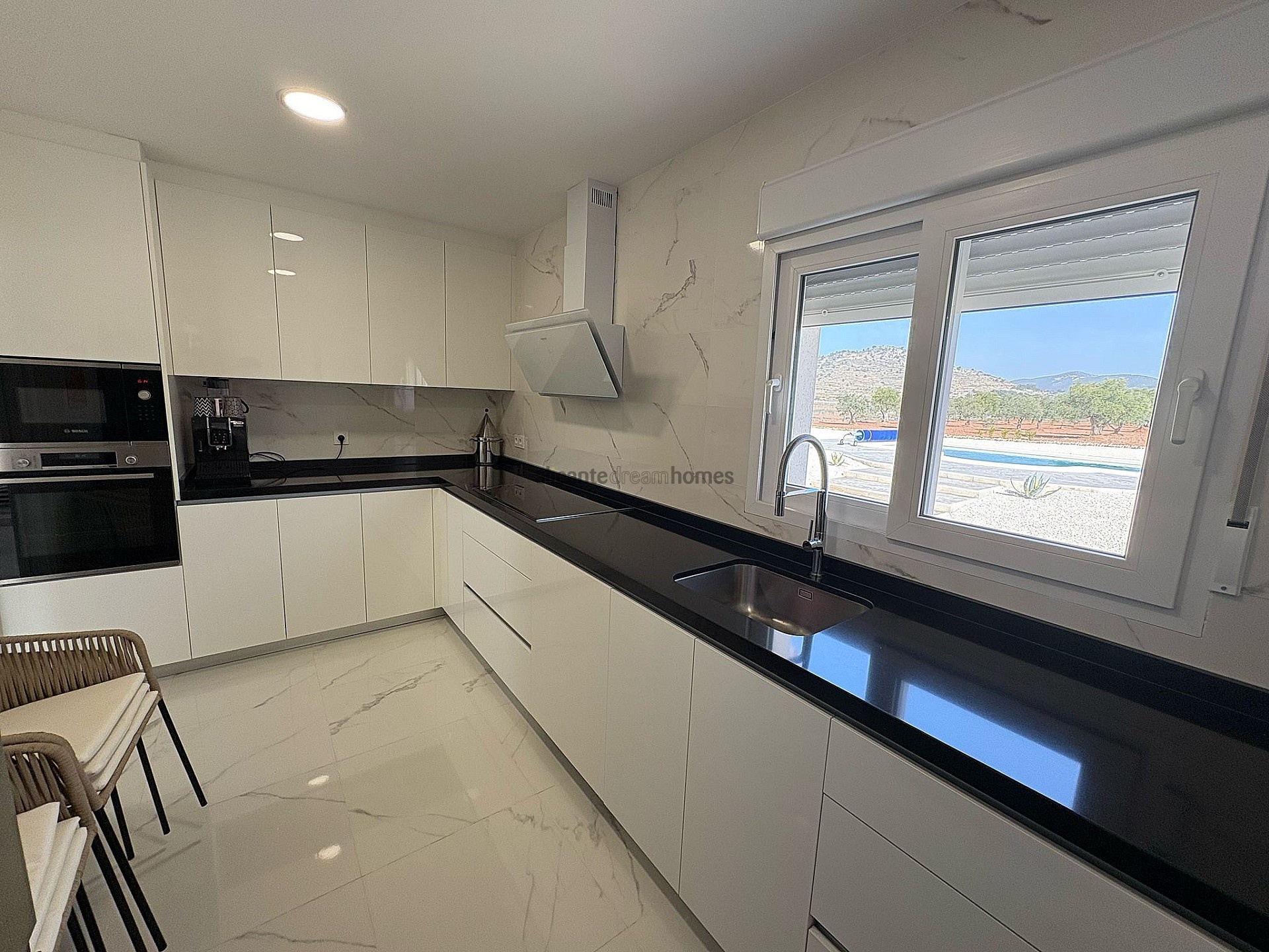 Resale - 4 Bedroom 3 Bathroom Villa in Pinoso - , Pinoso, Alicante, Spain - Alicante