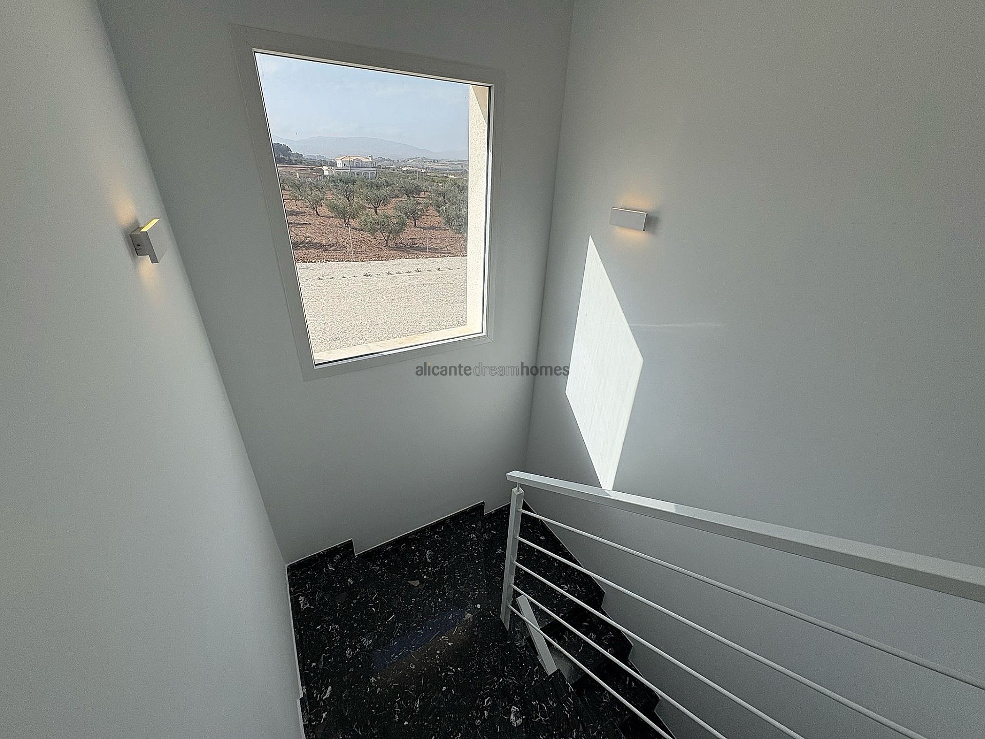 Resale - 4 Bedroom 3 Bathroom Villa in Pinoso - , Pinoso, Alicante, Spain - Alicante