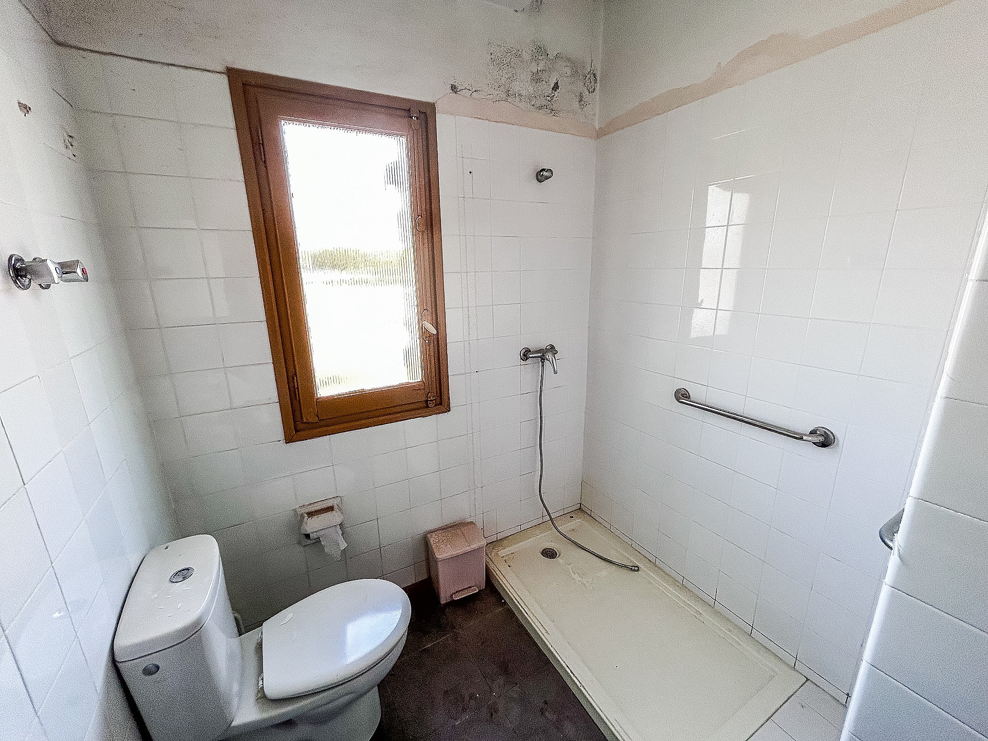 Resale - 6 Bedroom 2 Bathroom Restoration Project in Petrer -  - Alicante