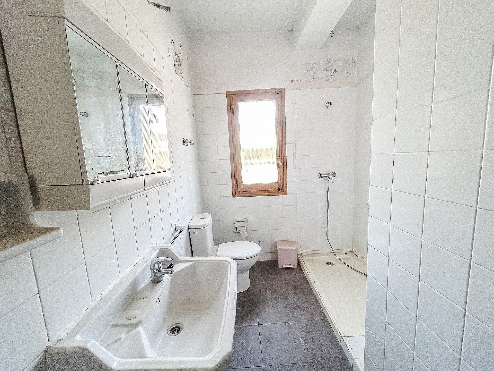 Resale - 6 Bedroom 2 Bathroom Restoration Project in Petrer -  - Alicante