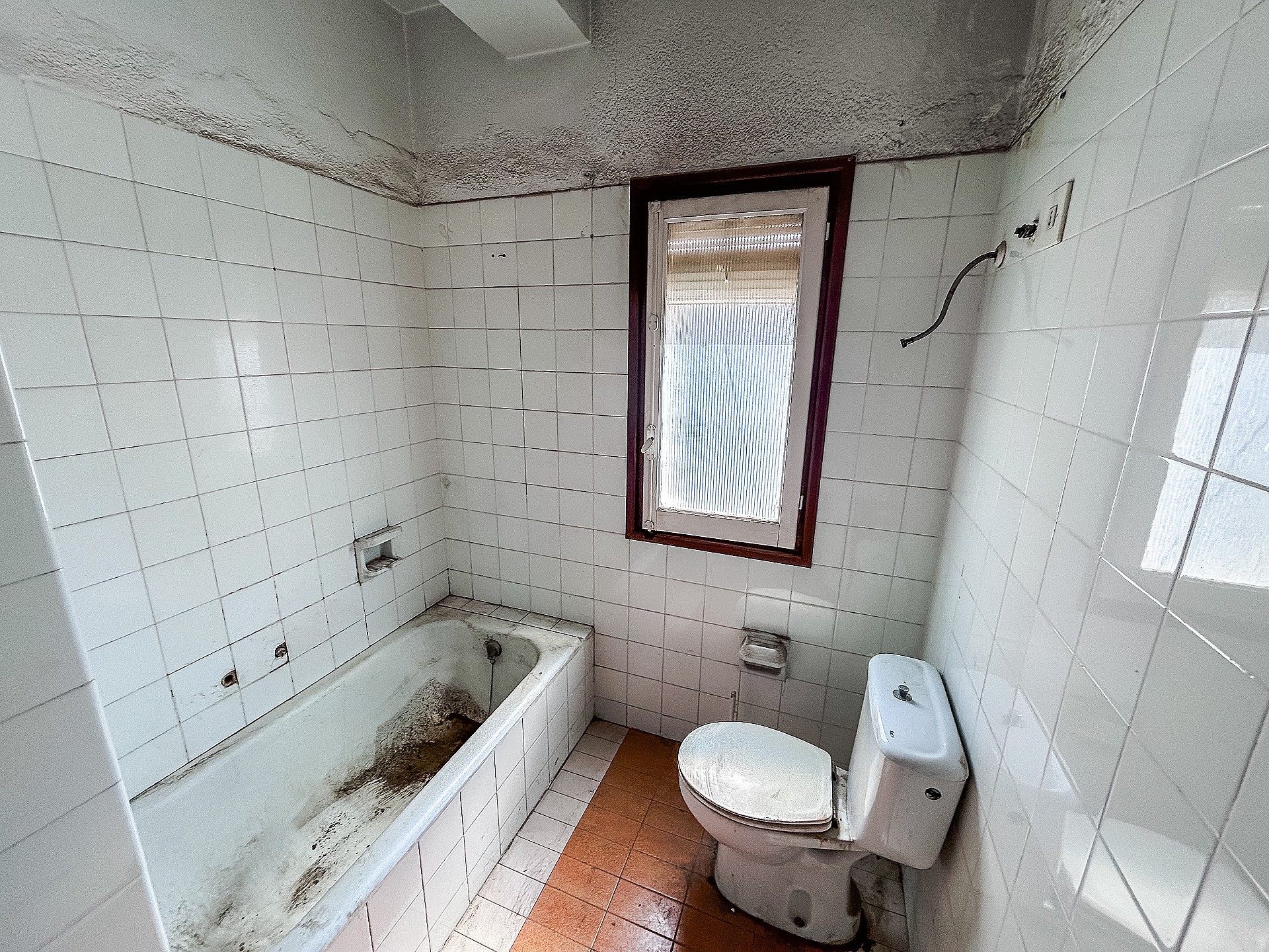 Resale - 6 Bedroom 2 Bathroom Restoration Project in Petrer -  - Alicante