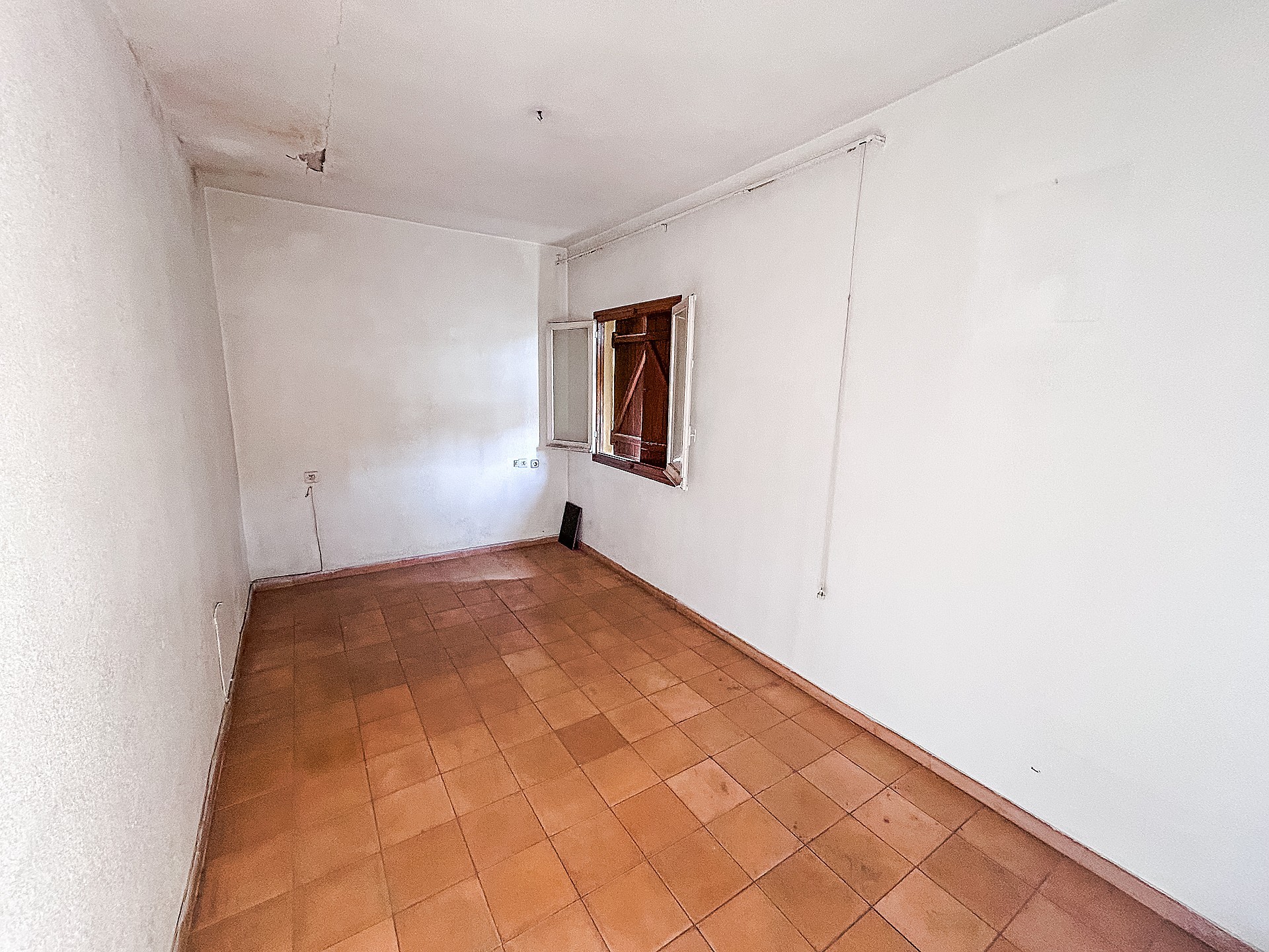 Resale - 6 Bedroom 2 Bathroom Restoration Project in Petrer -  - Alicante