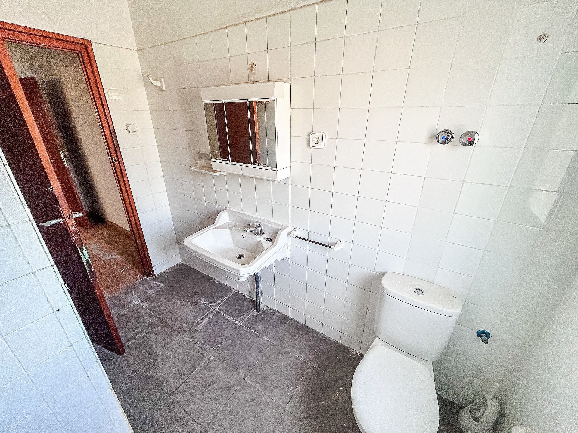 Resale - 6 Bedroom 2 Bathroom Restoration Project in Petrer -  - Alicante