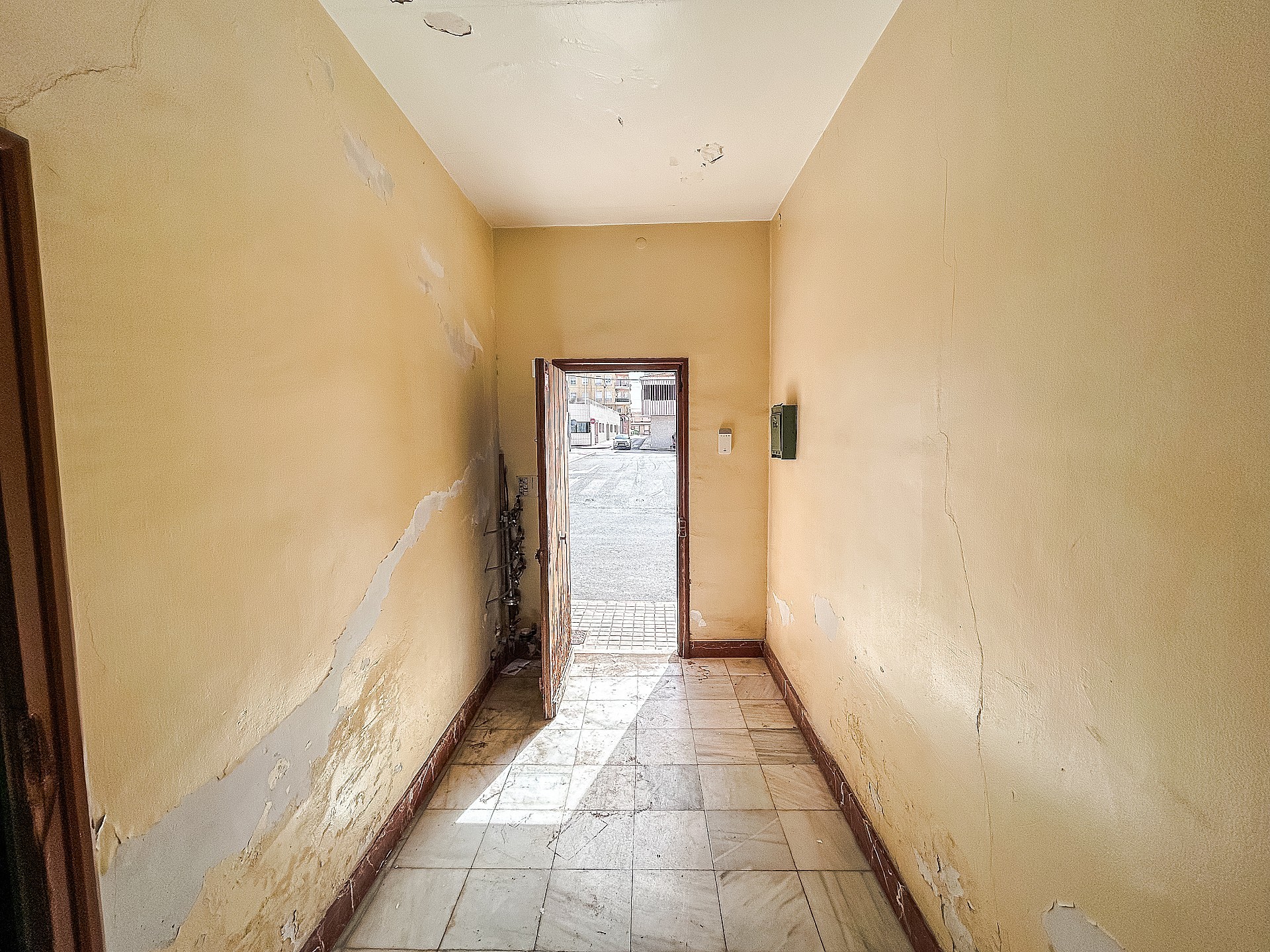 Resale - 6 Bedroom 2 Bathroom Restoration Project in Petrer -  - Alicante