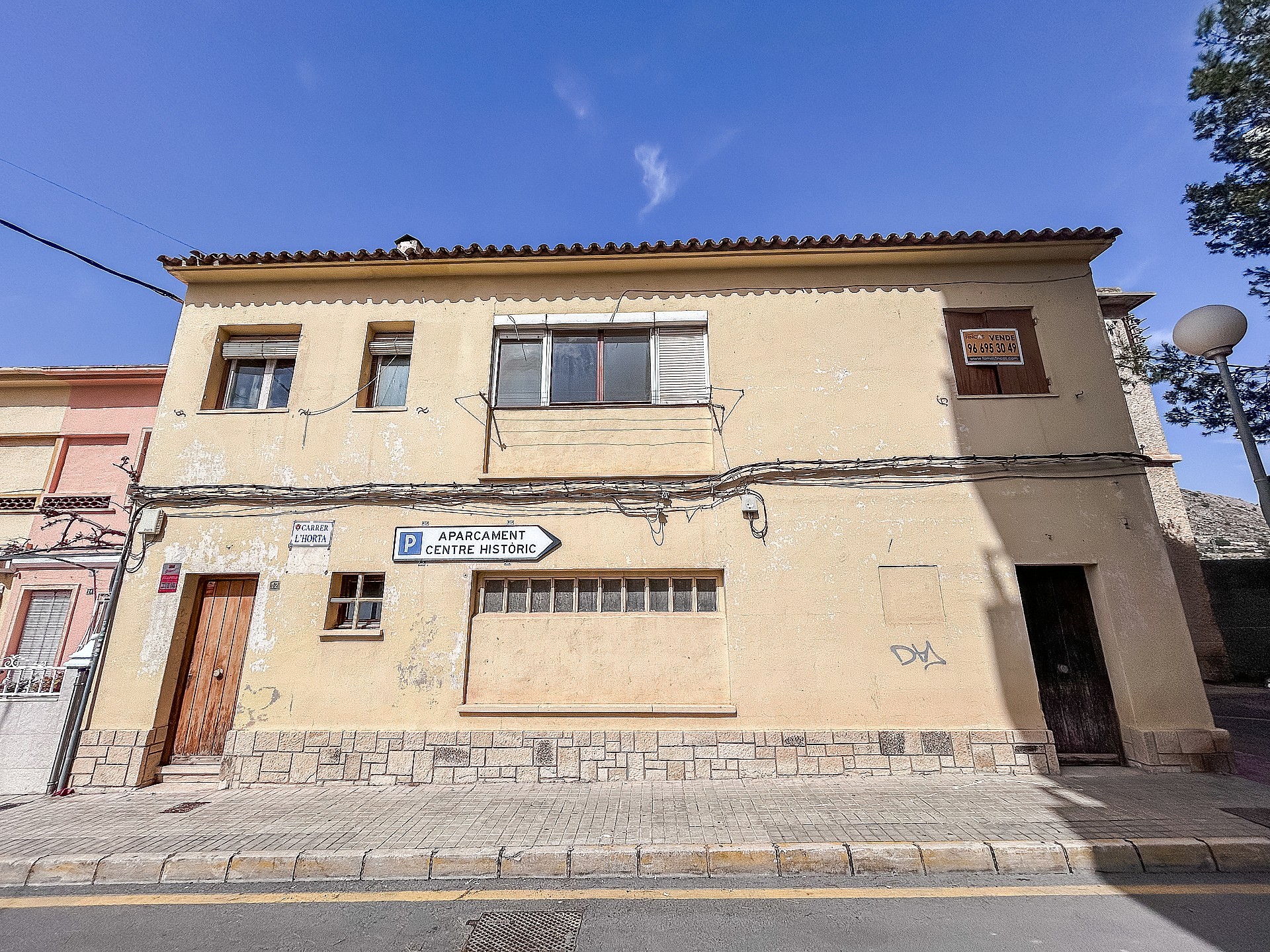 Resale - 6 Bedroom 2 Bathroom Restoration Project in Petrer -  - Alicante