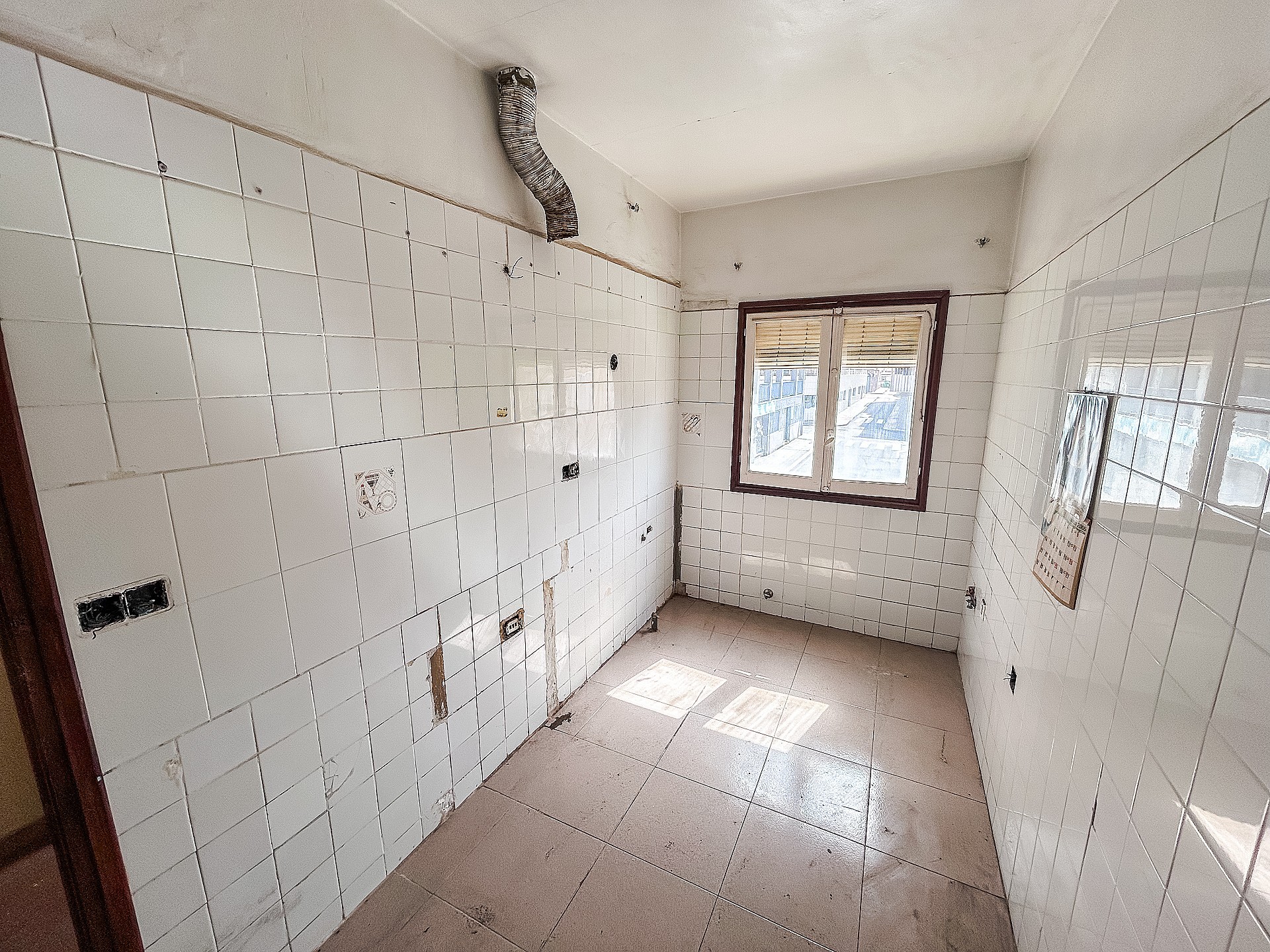 Resale - 6 Bedroom 2 Bathroom Restoration Project in Petrer -  - Alicante