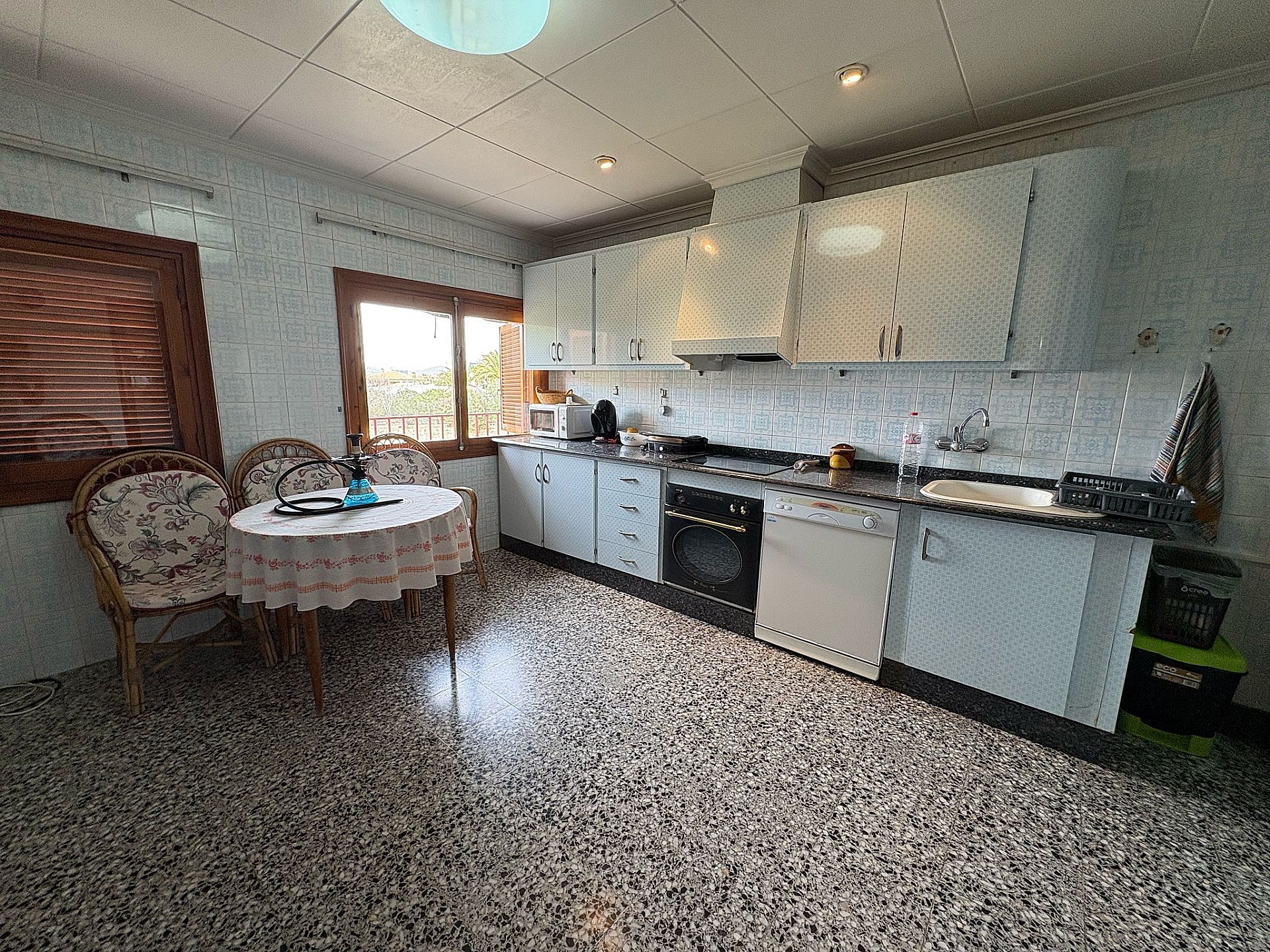 Resale - 4 Bedroom 1 Bathroom Country house in Petrer -  - Alicante