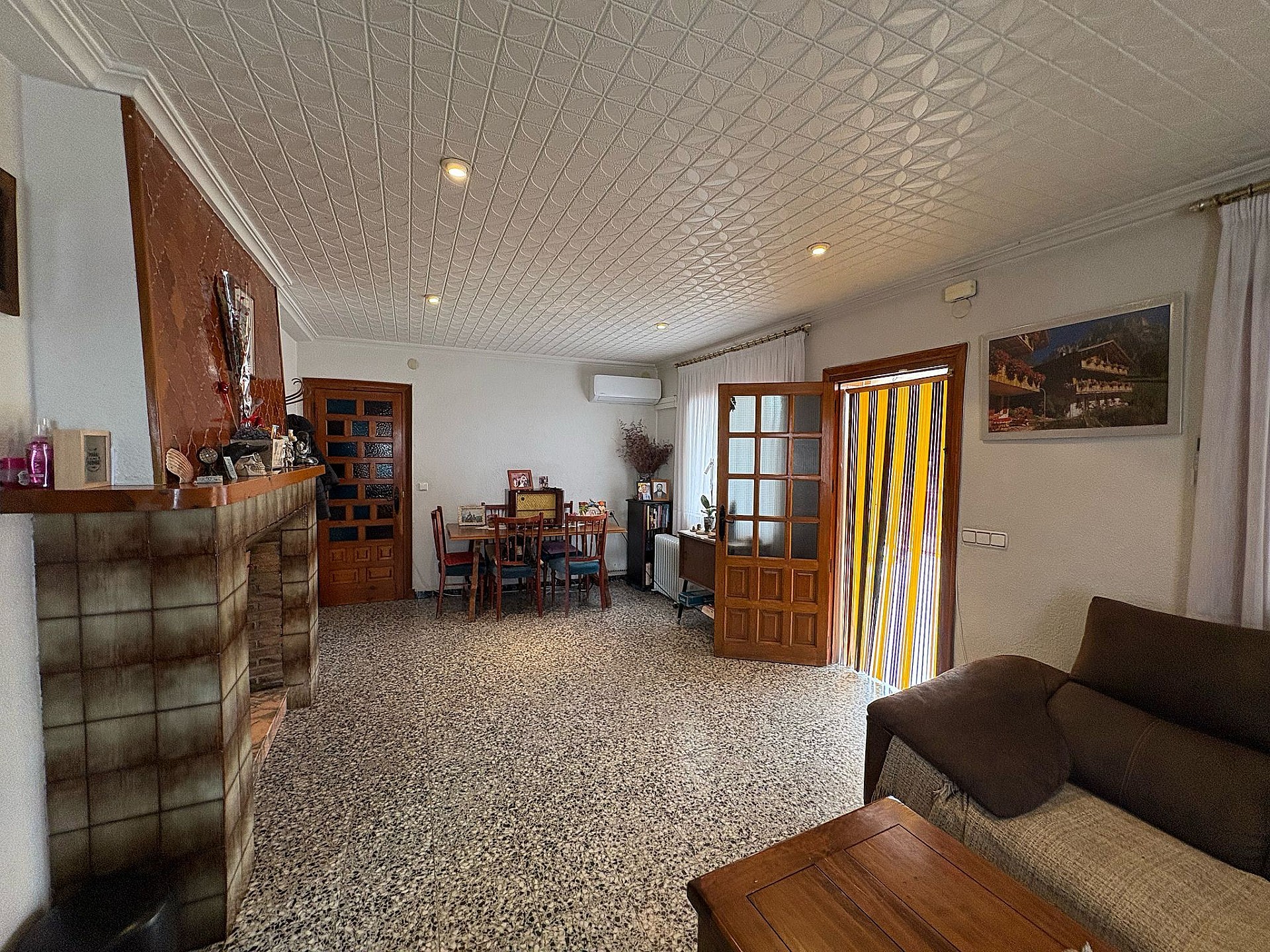 Resale - 4 Bedroom 1 Bathroom Country house in Petrer -  - Alicante