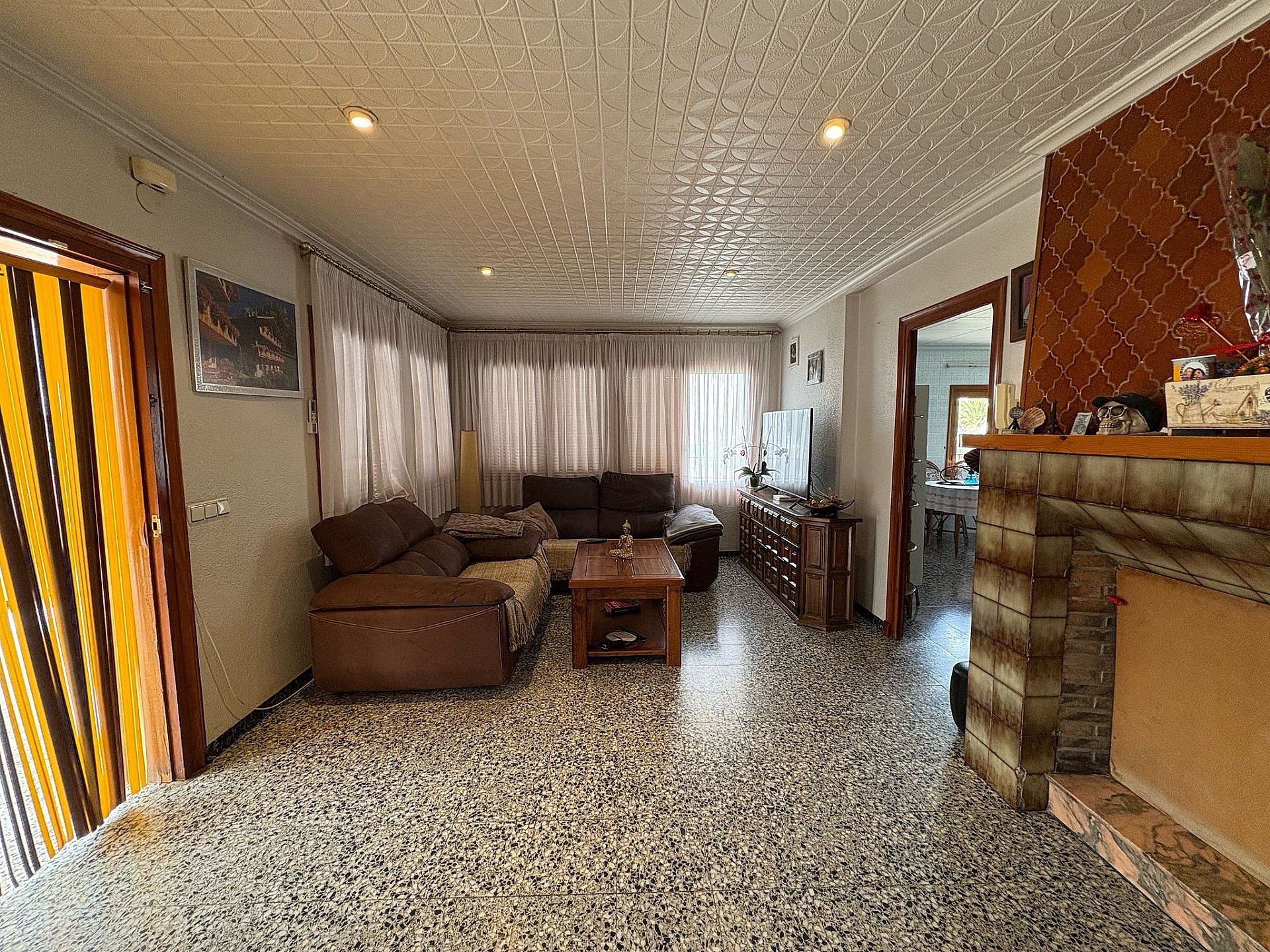 Resale - 4 Bedroom 1 Bathroom Country house in Petrer -  - Alicante