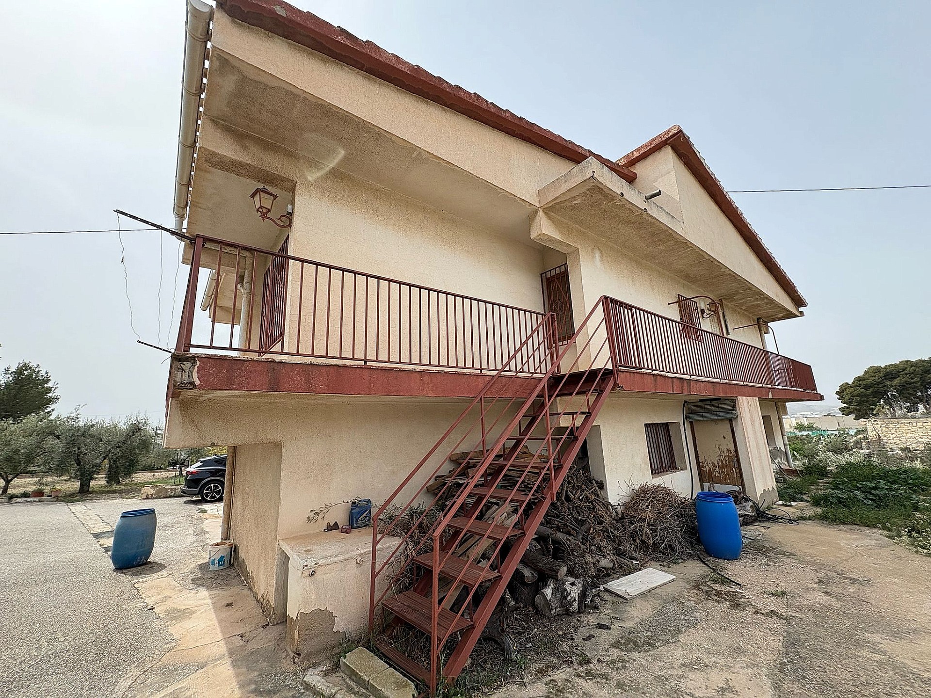 Resale - 4 Bedroom 1 Bathroom Country house in Petrer -  - Alicante