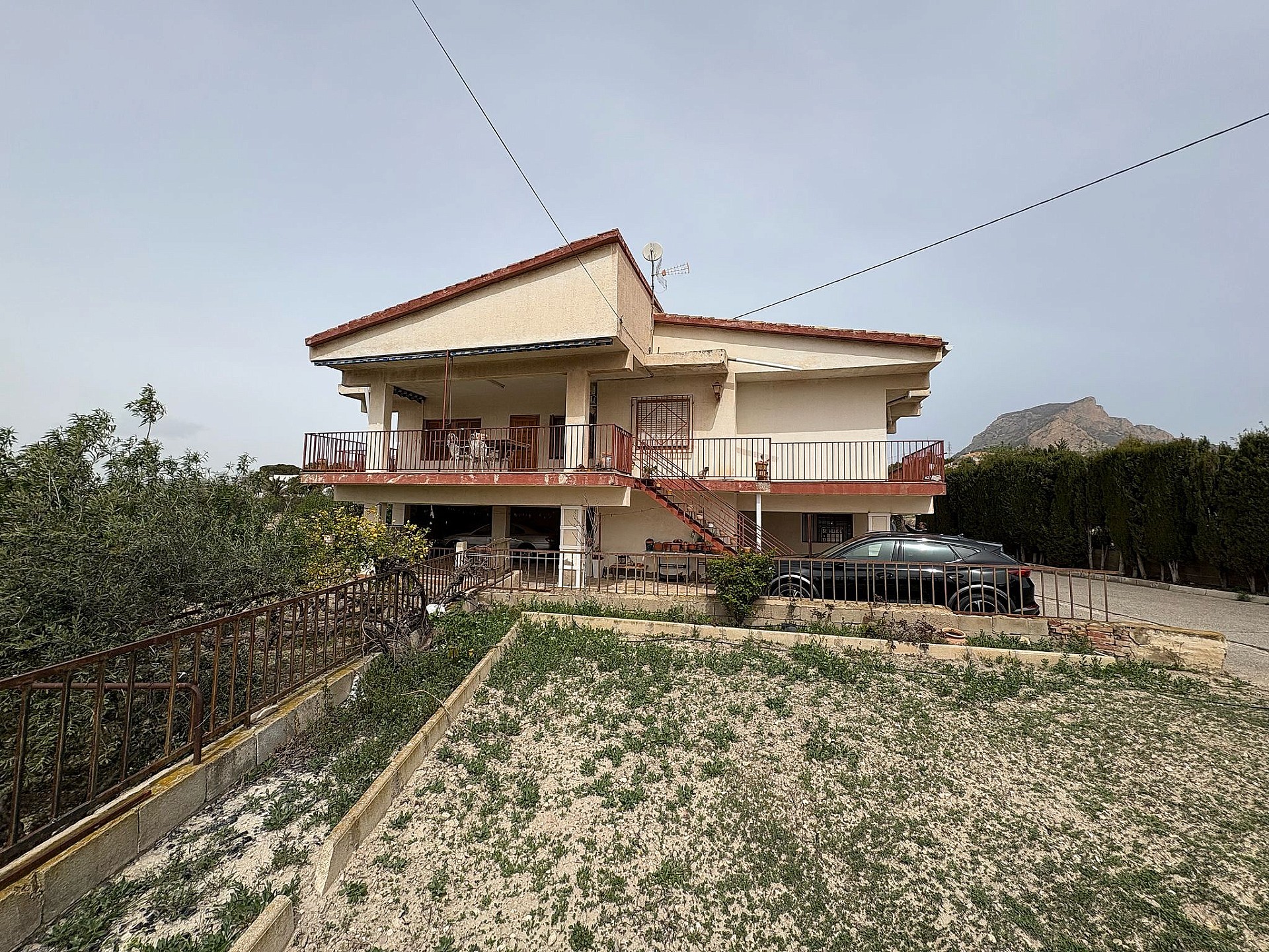 Resale - 4 Bedroom 1 Bathroom Country house in Petrer -  - Alicante