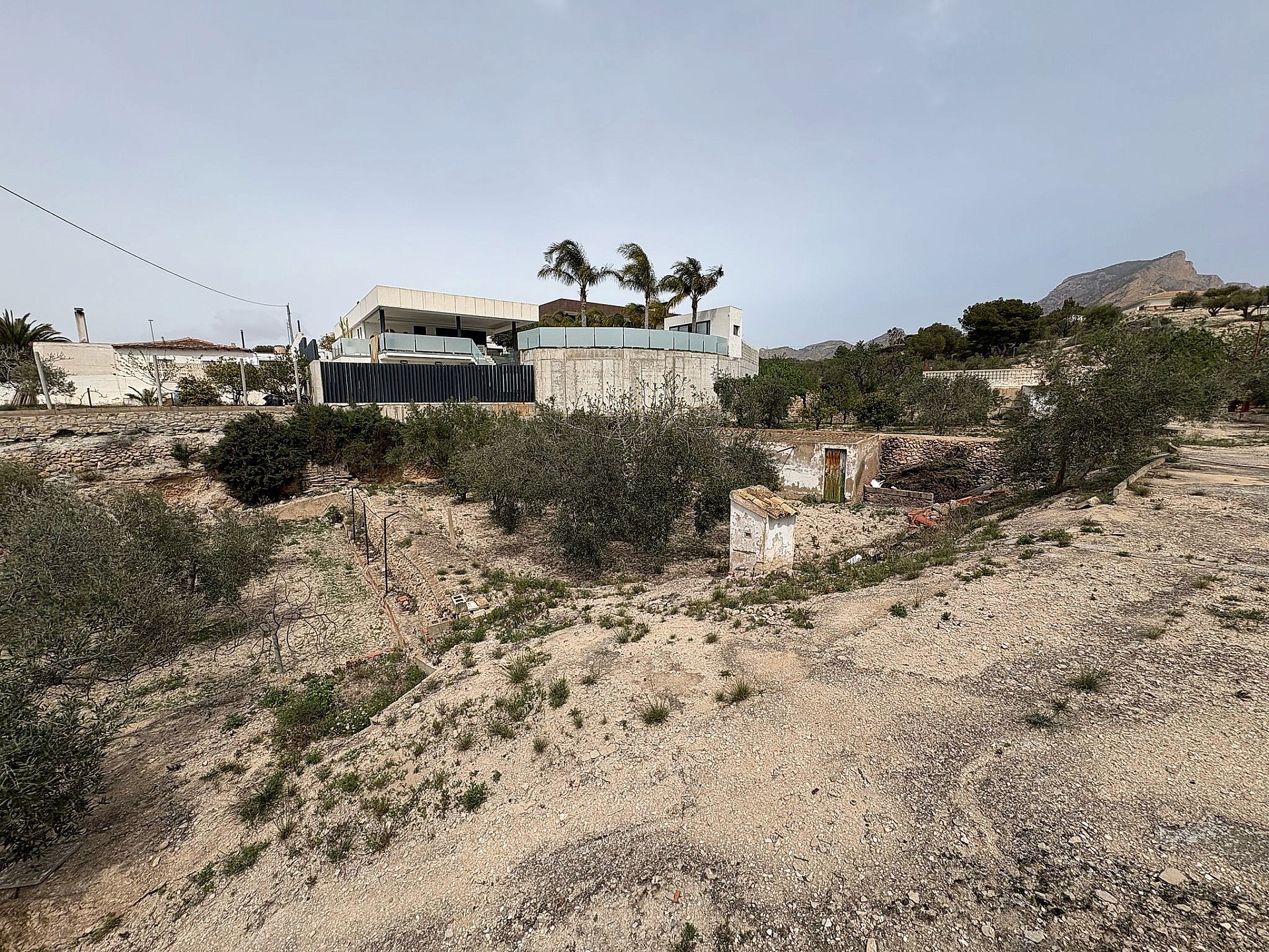 Resale - 4 Bedroom 1 Bathroom Country house in Petrer -  - Alicante