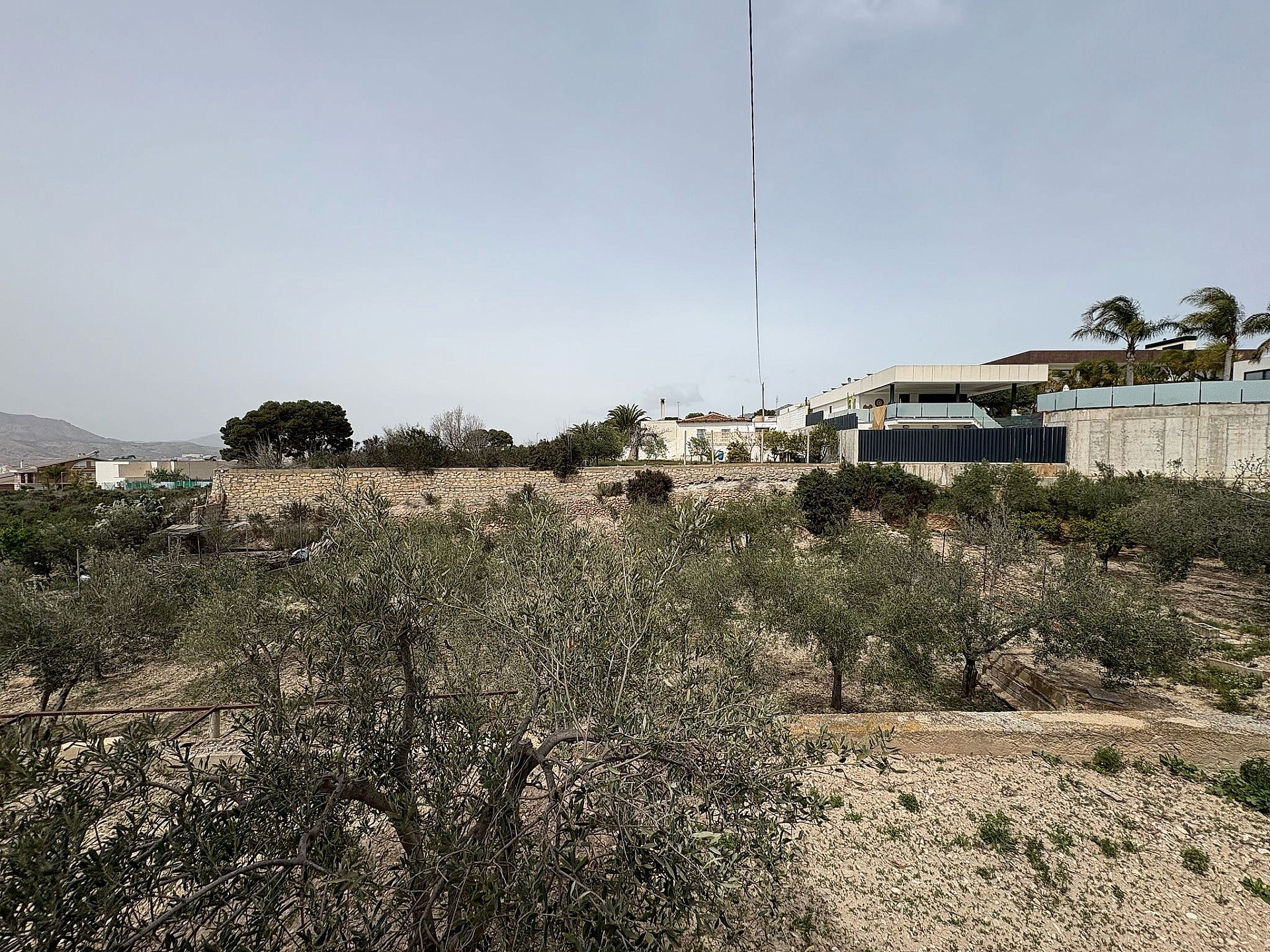 Resale - 4 Bedroom 1 Bathroom Country house in Petrer -  - Alicante