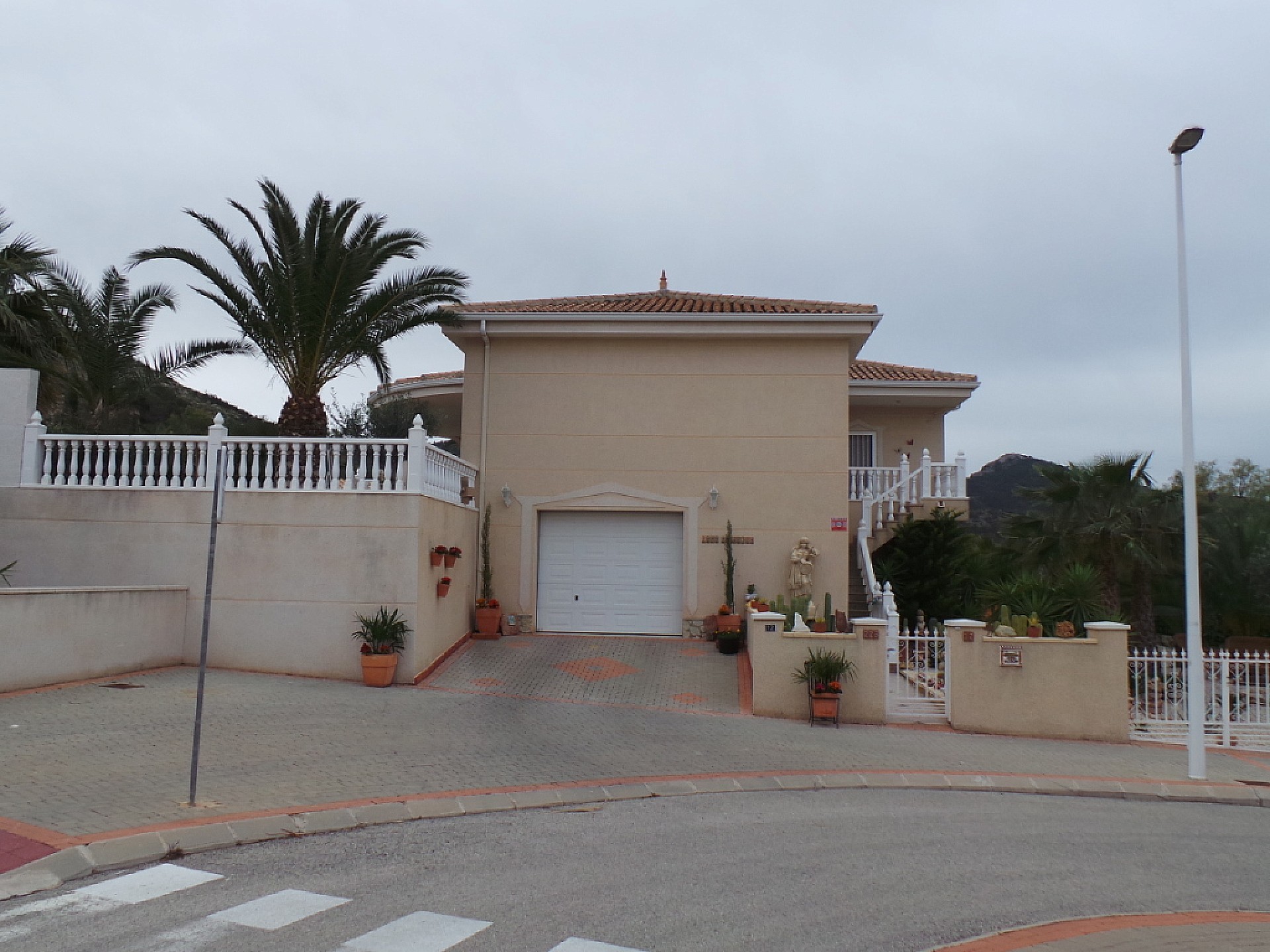 Sold - 3 Bedroom 3 Bathroom Villa in Hondon de las Nieves -  - Alicante