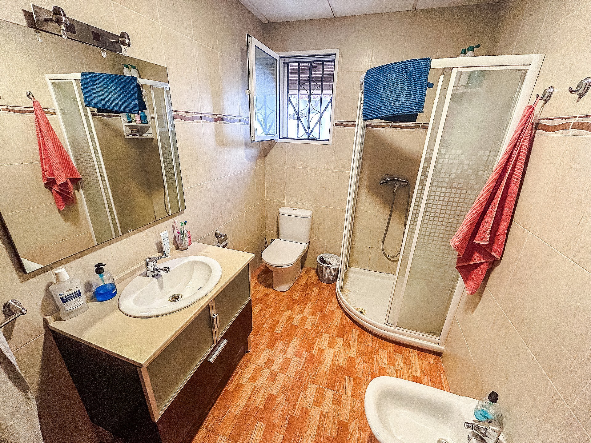 Resale - 4 Bedroom 1 Bathroom Country house in Monforte del Cid -  - Alicante