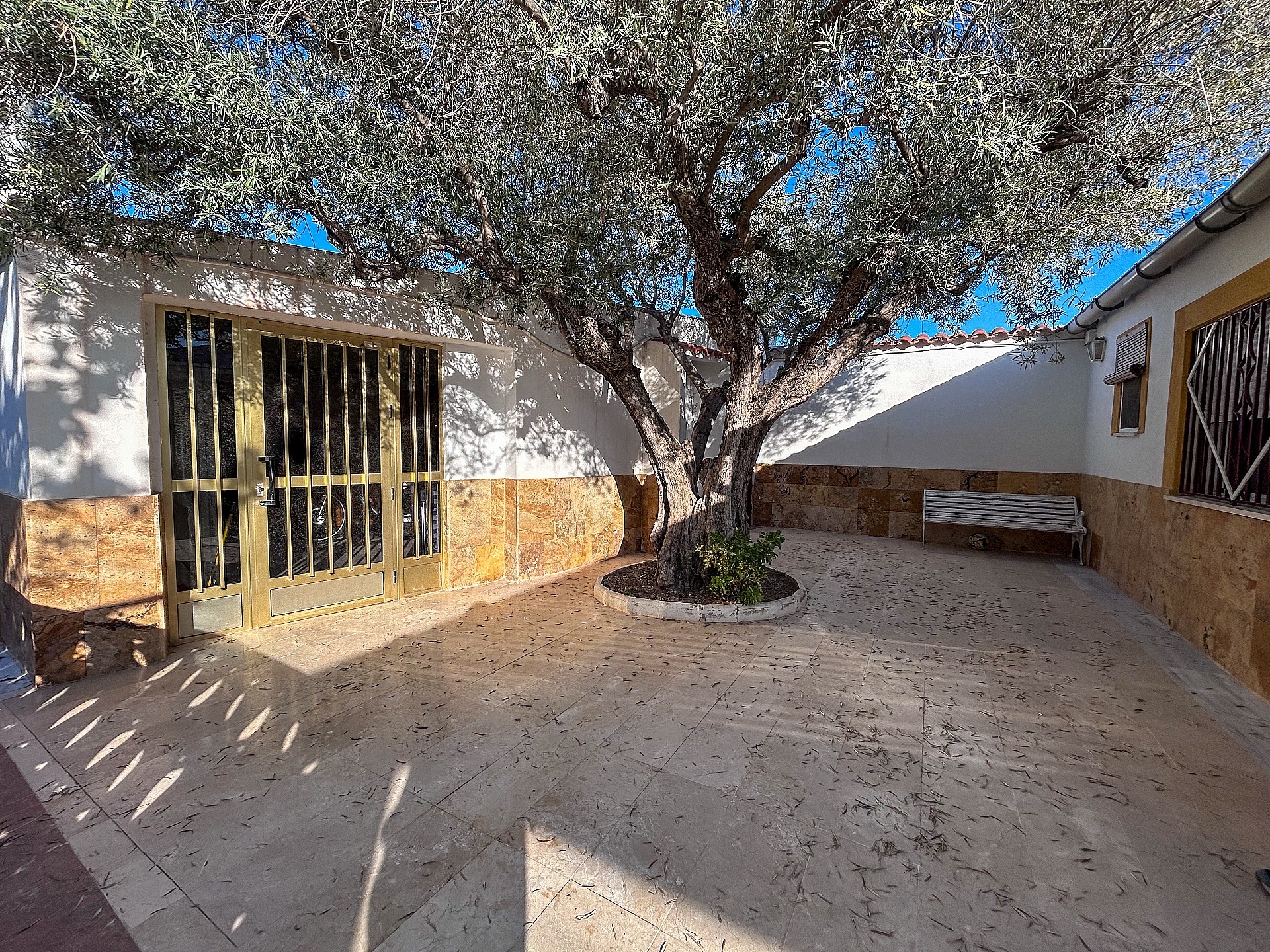 Resale - 4 Bedroom 1 Bathroom Country house in Monforte del Cid -  - Alicante