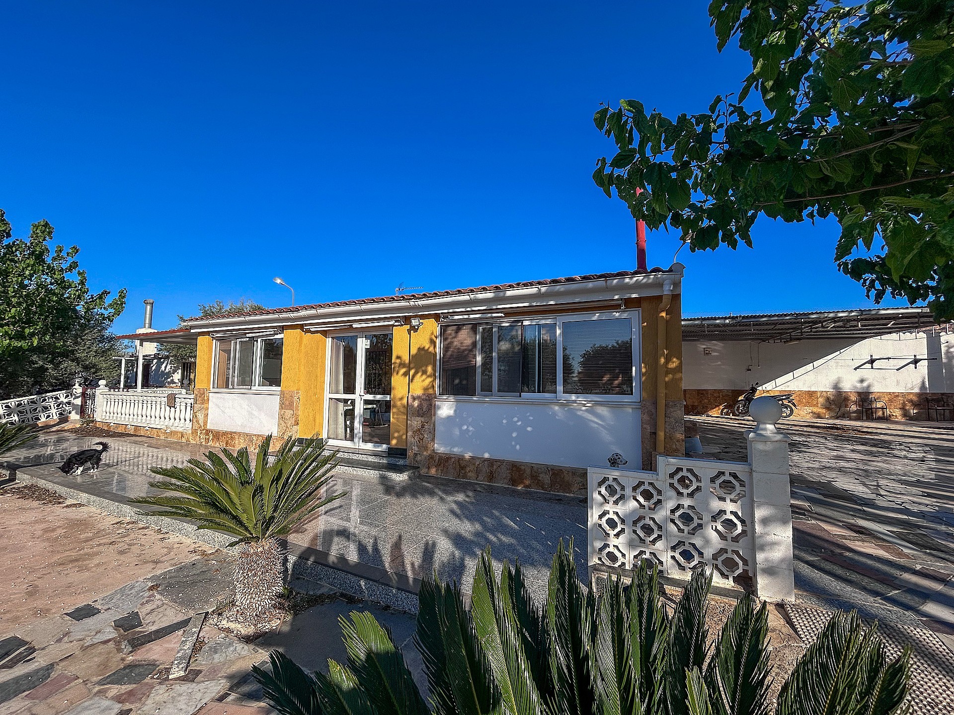 Resale - 4 Bedroom 1 Bathroom Country house in Monforte del Cid -  - Alicante