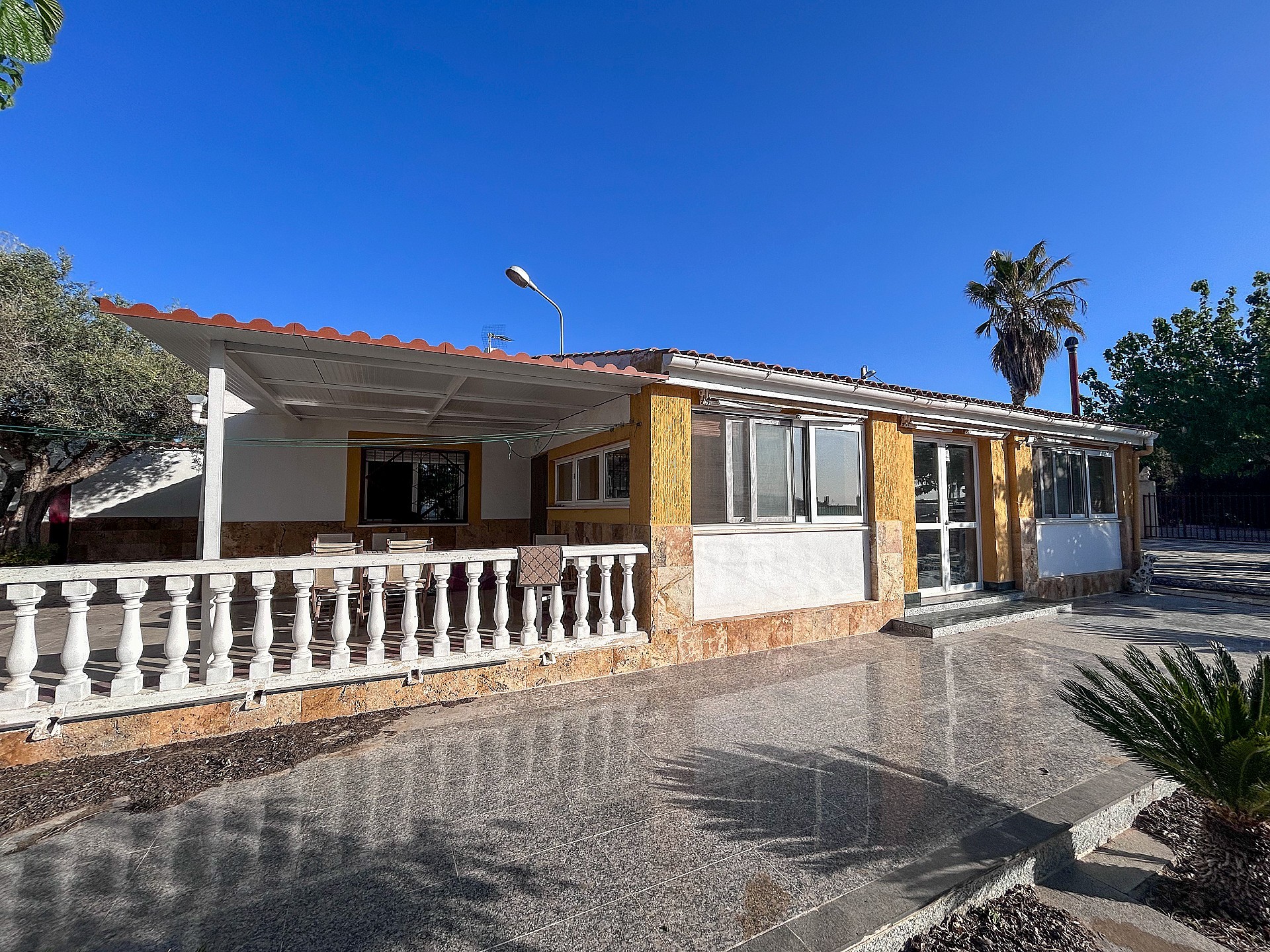 Resale - 4 Bedroom 1 Bathroom Country house in Monforte del Cid -  - Alicante