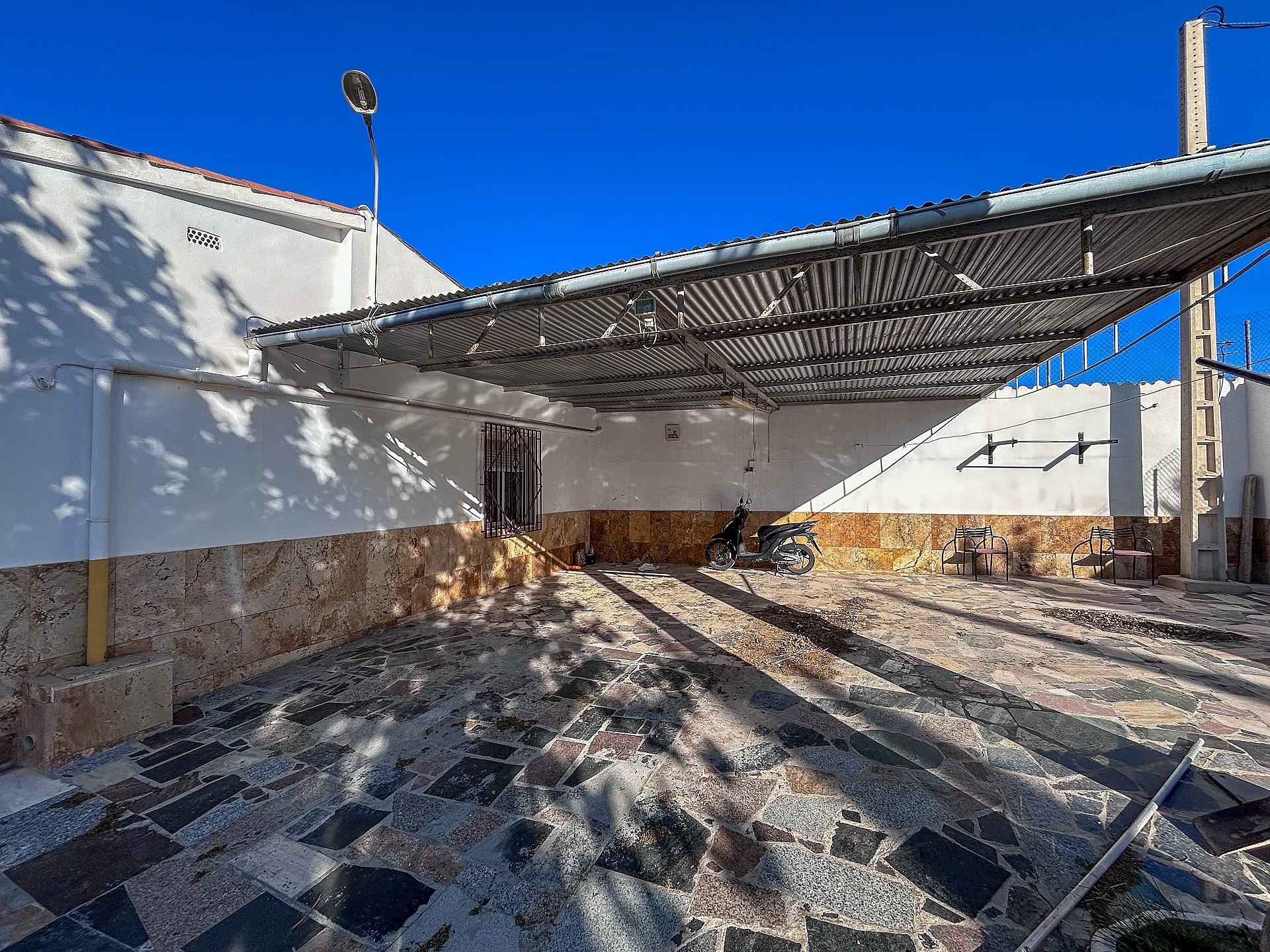 Resale - 4 Bedroom 1 Bathroom Country house in Monforte del Cid -  - Alicante