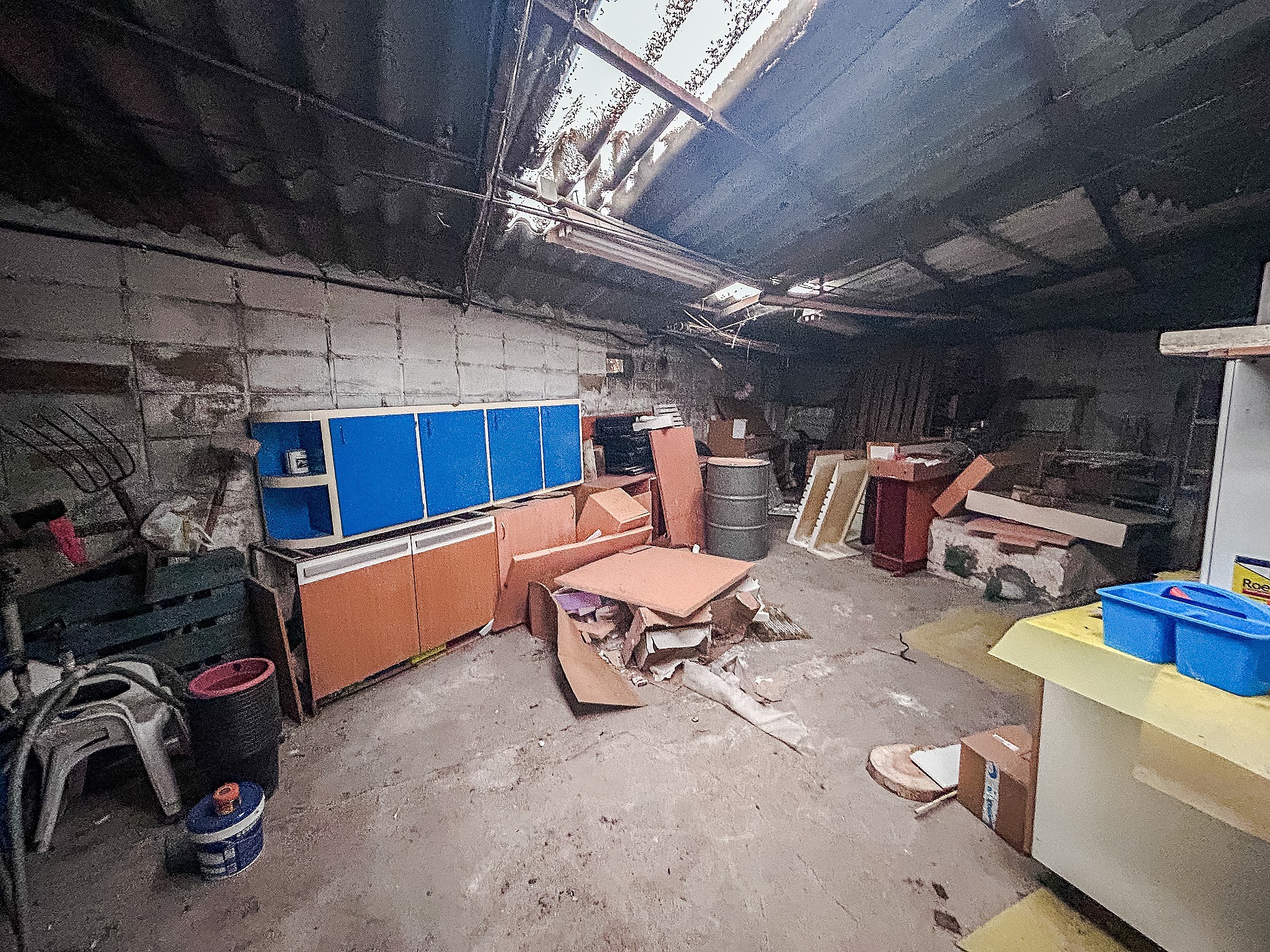 Resale - 4 Bedroom 2 Bathroom Country house in Sax -  - Alicante