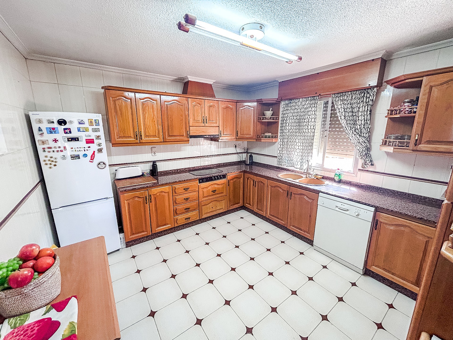 Resale - 4 Bedroom 2 Bathroom Country house in Sax -  - Alicante