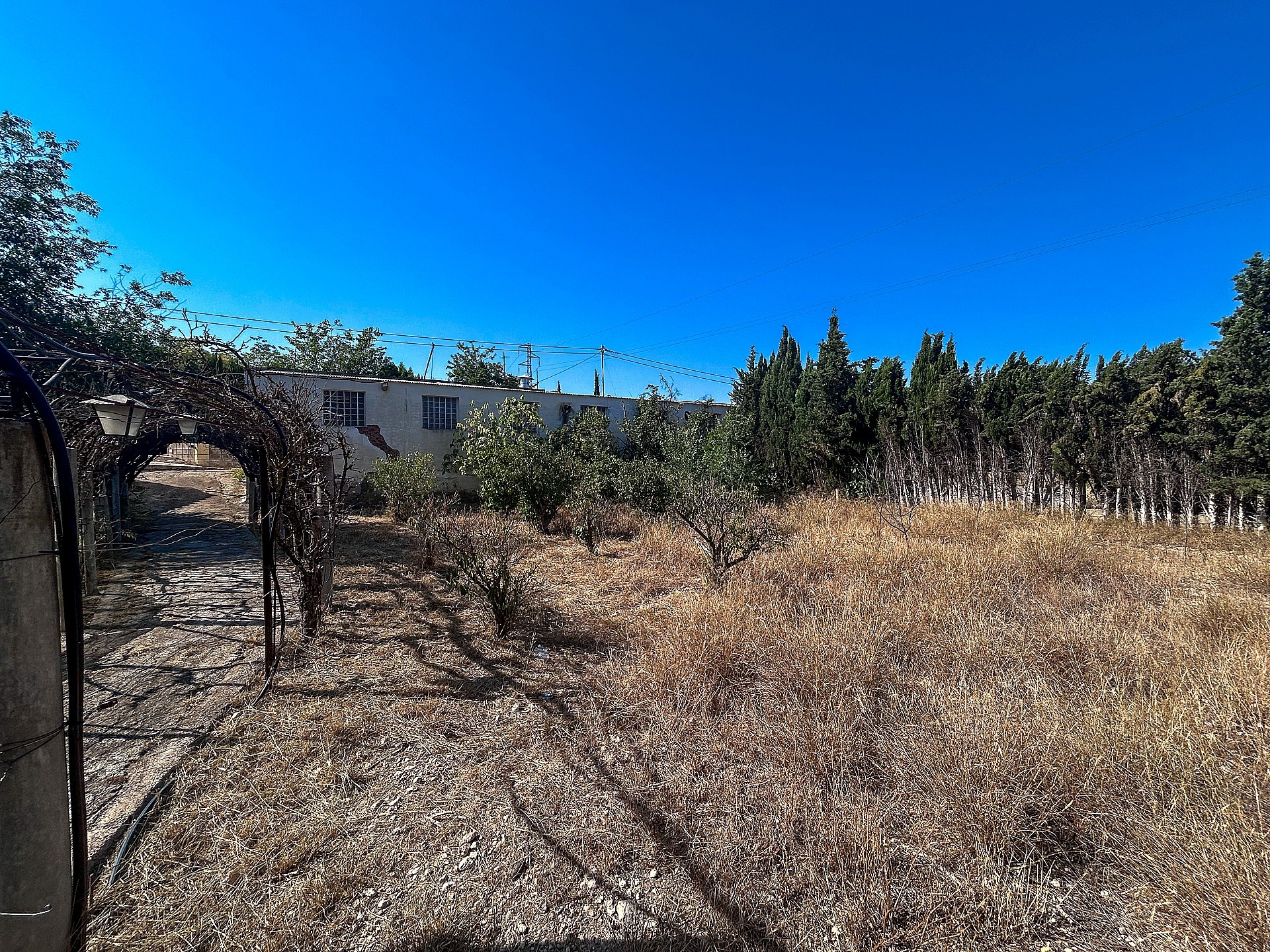 Resale - 4 Bedroom 2 Bathroom Country house in Sax -  - Alicante