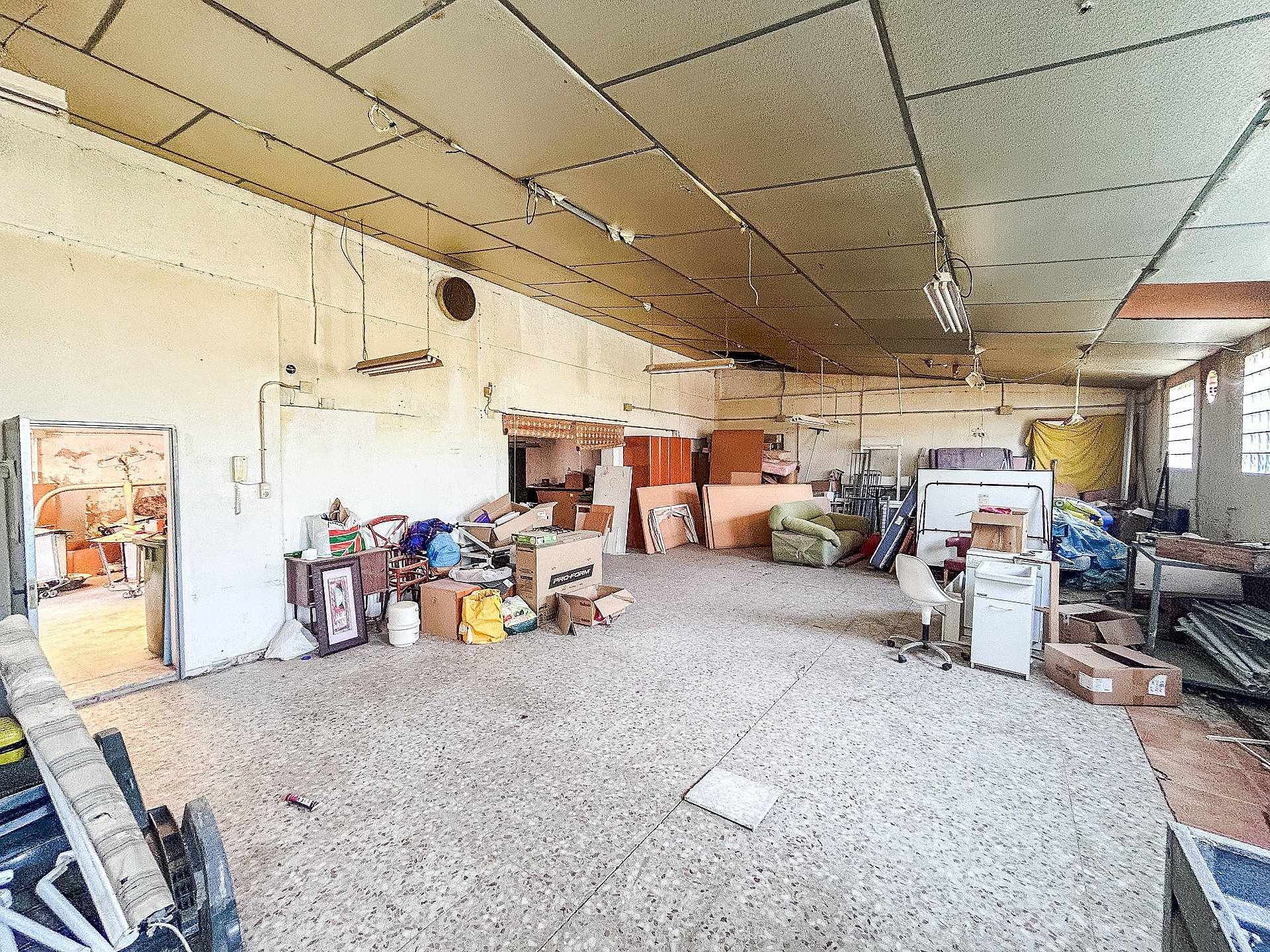 Resale - 4 Bedroom 2 Bathroom Country house in Sax -  - Alicante