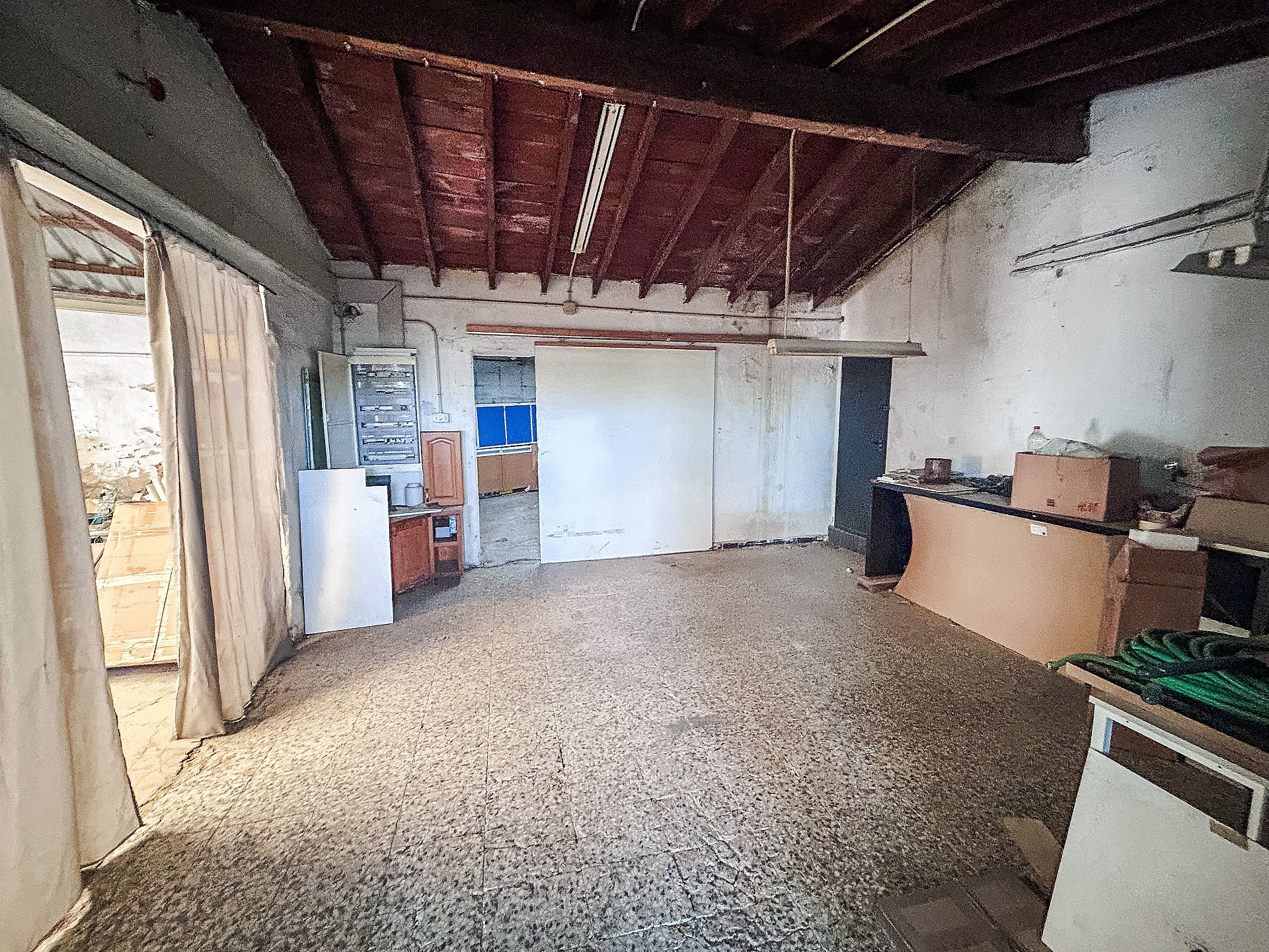 Resale - 4 Bedroom 2 Bathroom Country house in Sax -  - Alicante