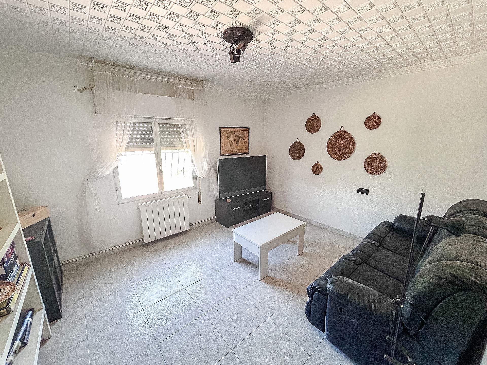 Resale - 4 Bedroom 2 Bathroom Country house in Sax -  - Alicante