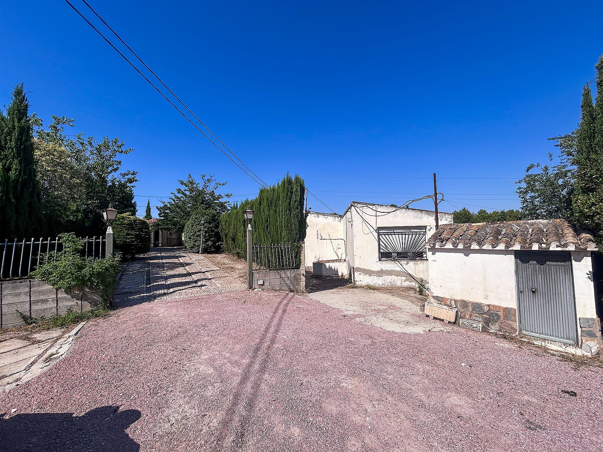 Resale - 4 Bedroom 2 Bathroom Country house in Sax -  - Alicante