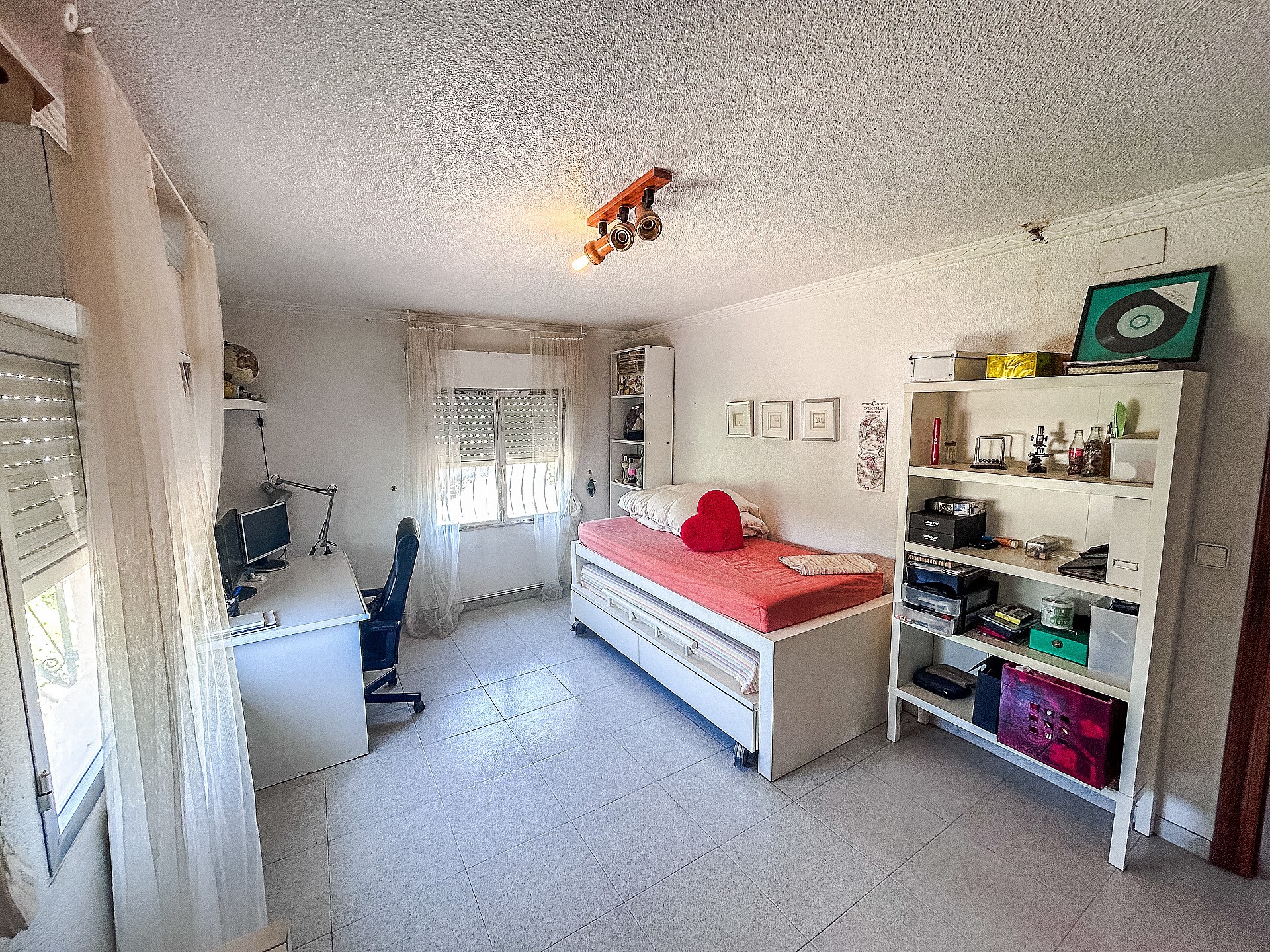 Resale - 4 Bedroom 2 Bathroom Country house in Sax -  - Alicante