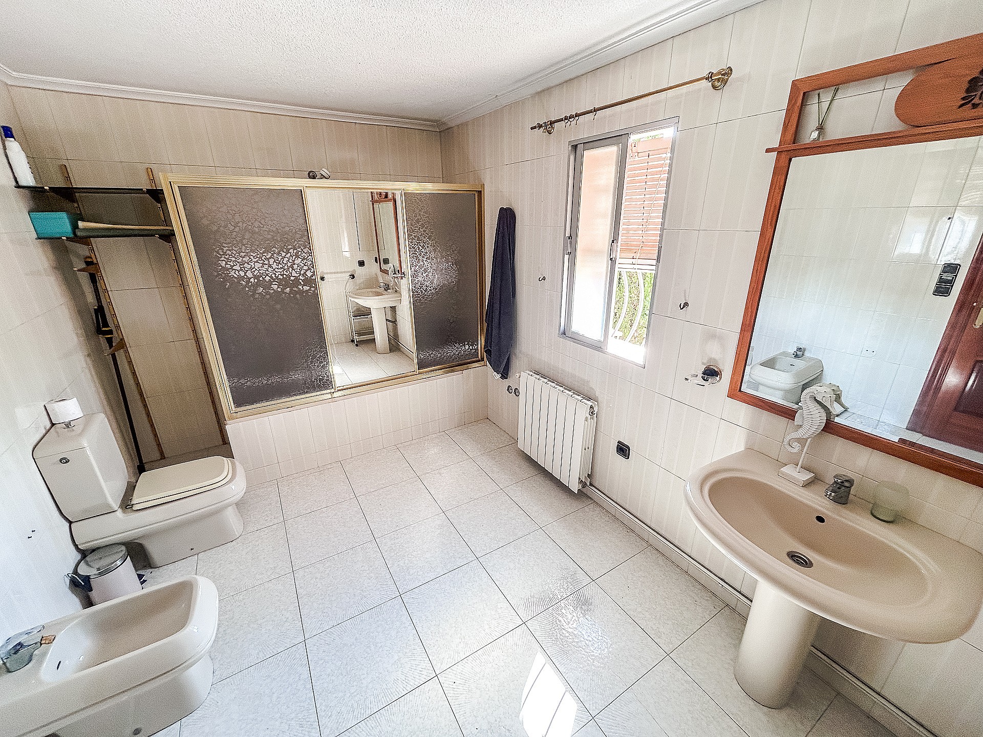 Resale - 4 Bedroom 2 Bathroom Country house in Sax -  - Alicante