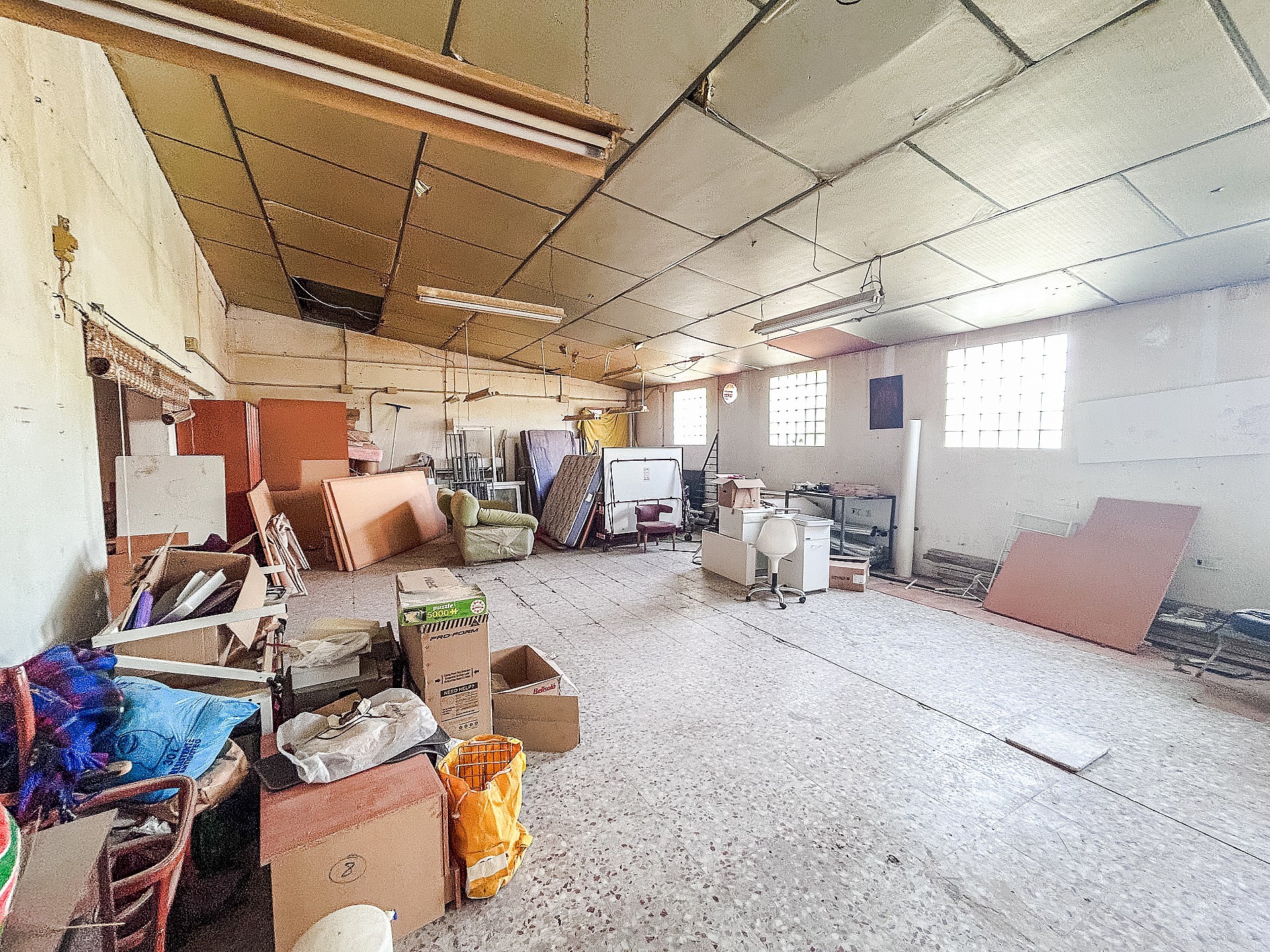 Resale - 4 Bedroom 2 Bathroom Country house in Sax -  - Alicante