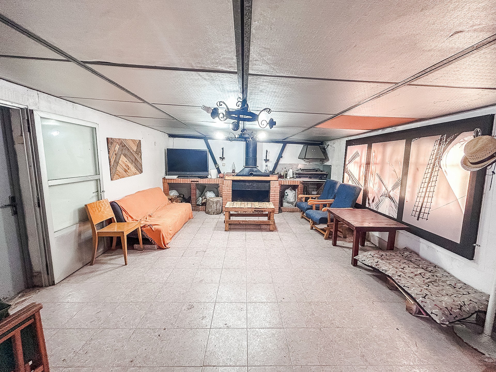 Resale - 4 Bedroom 2 Bathroom Country house in Sax -  - Alicante