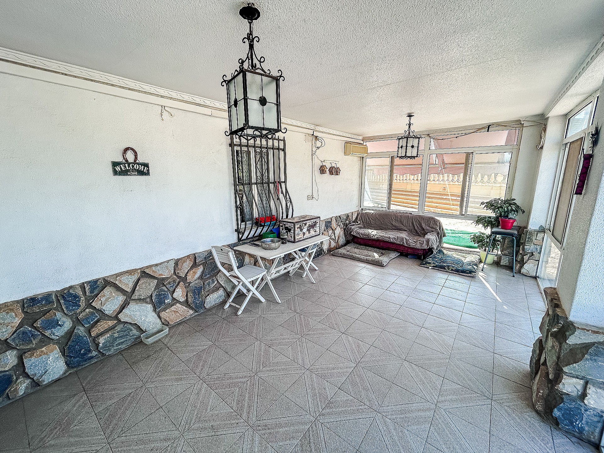 Resale - 4 Bedroom 2 Bathroom Country house in Sax -  - Alicante