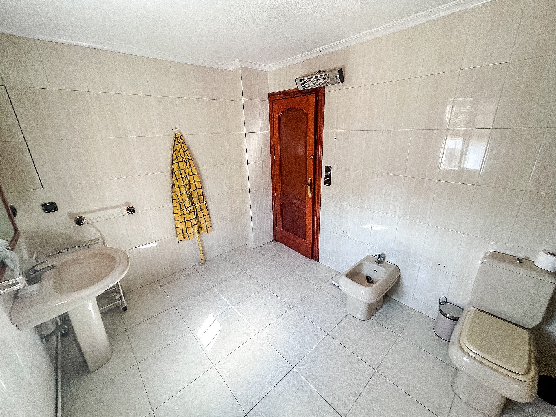 Resale - 4 Bedroom 2 Bathroom Country house in Sax -  - Alicante