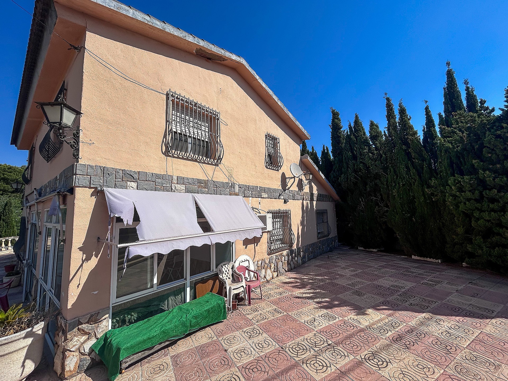Resale - 4 Bedroom 2 Bathroom Country house in Sax -  - Alicante