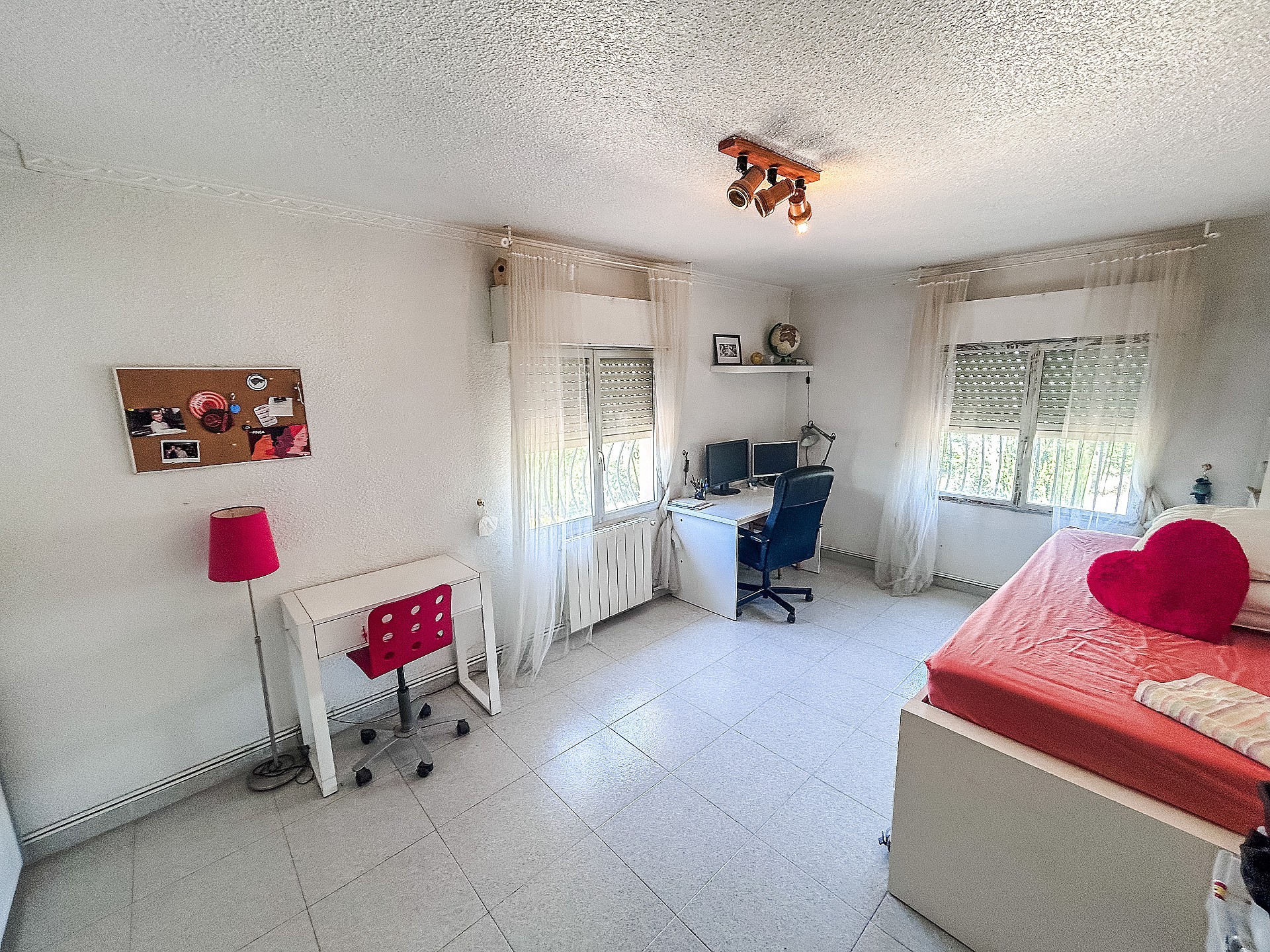 Resale - 4 Bedroom 2 Bathroom Country house in Sax -  - Alicante