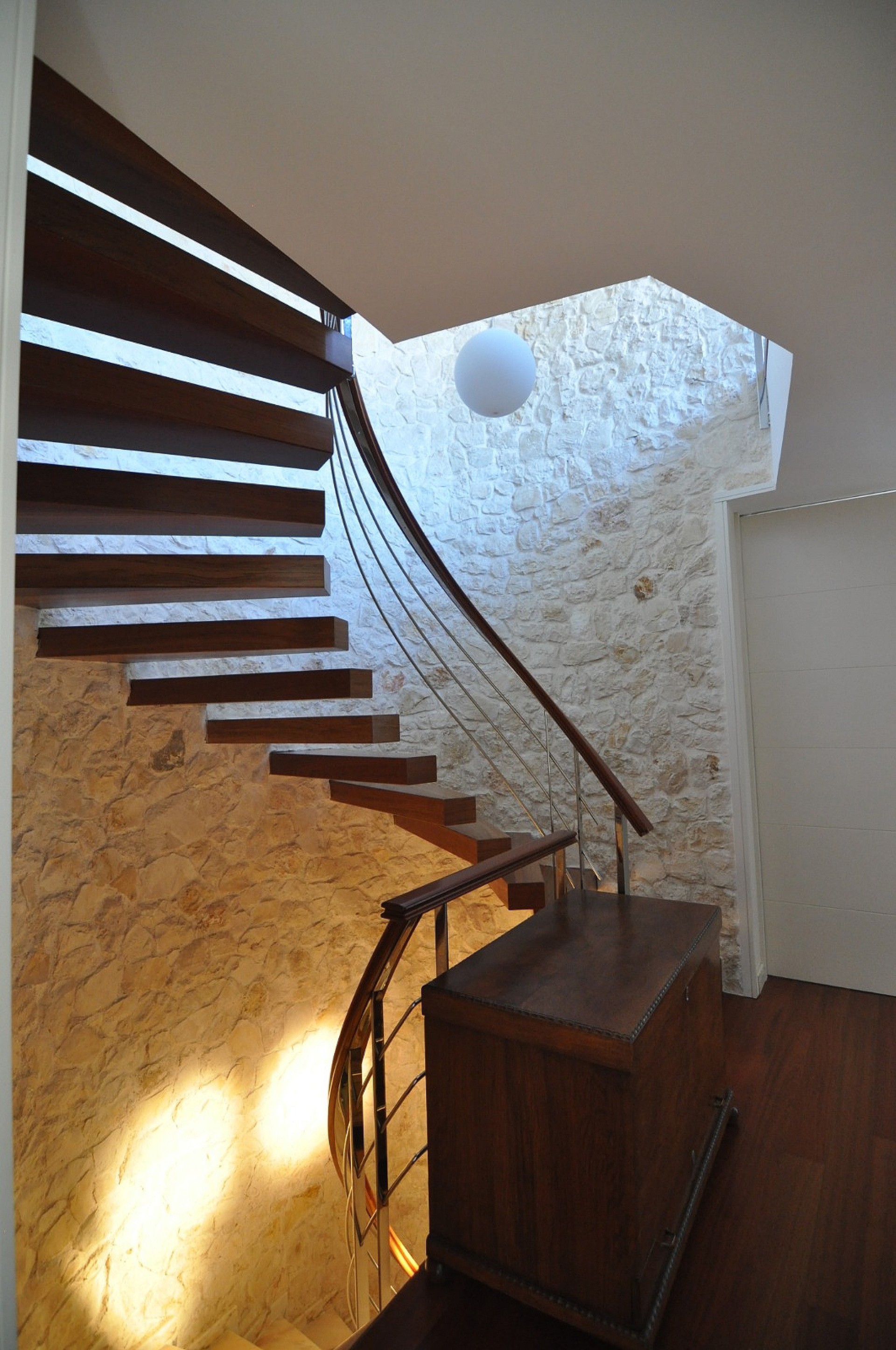 Resale - 4 Bedroom 2 Bathroom Villa in Villena -  - Alicante